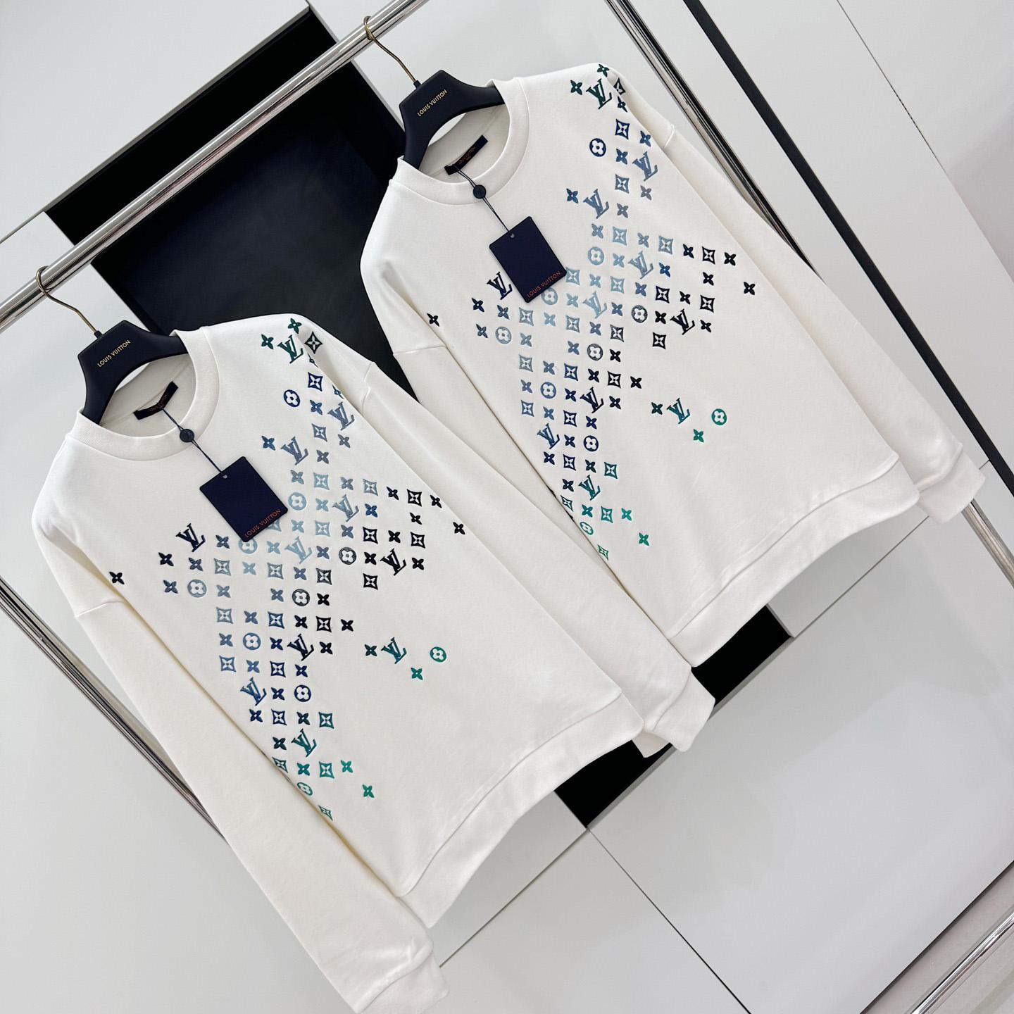 Louis Vuitton Monogram Sweatshirt - 