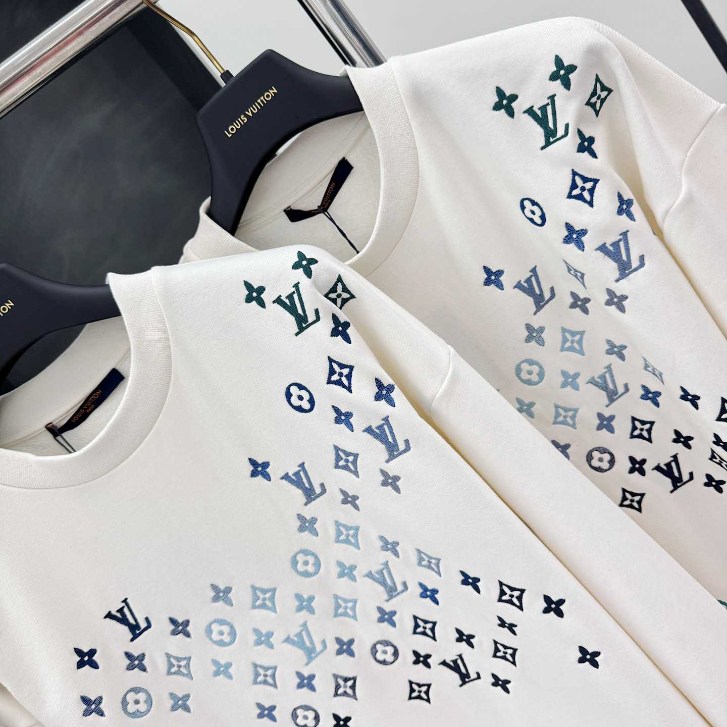 Louis Vuitton Monogram Sweatshirt - 