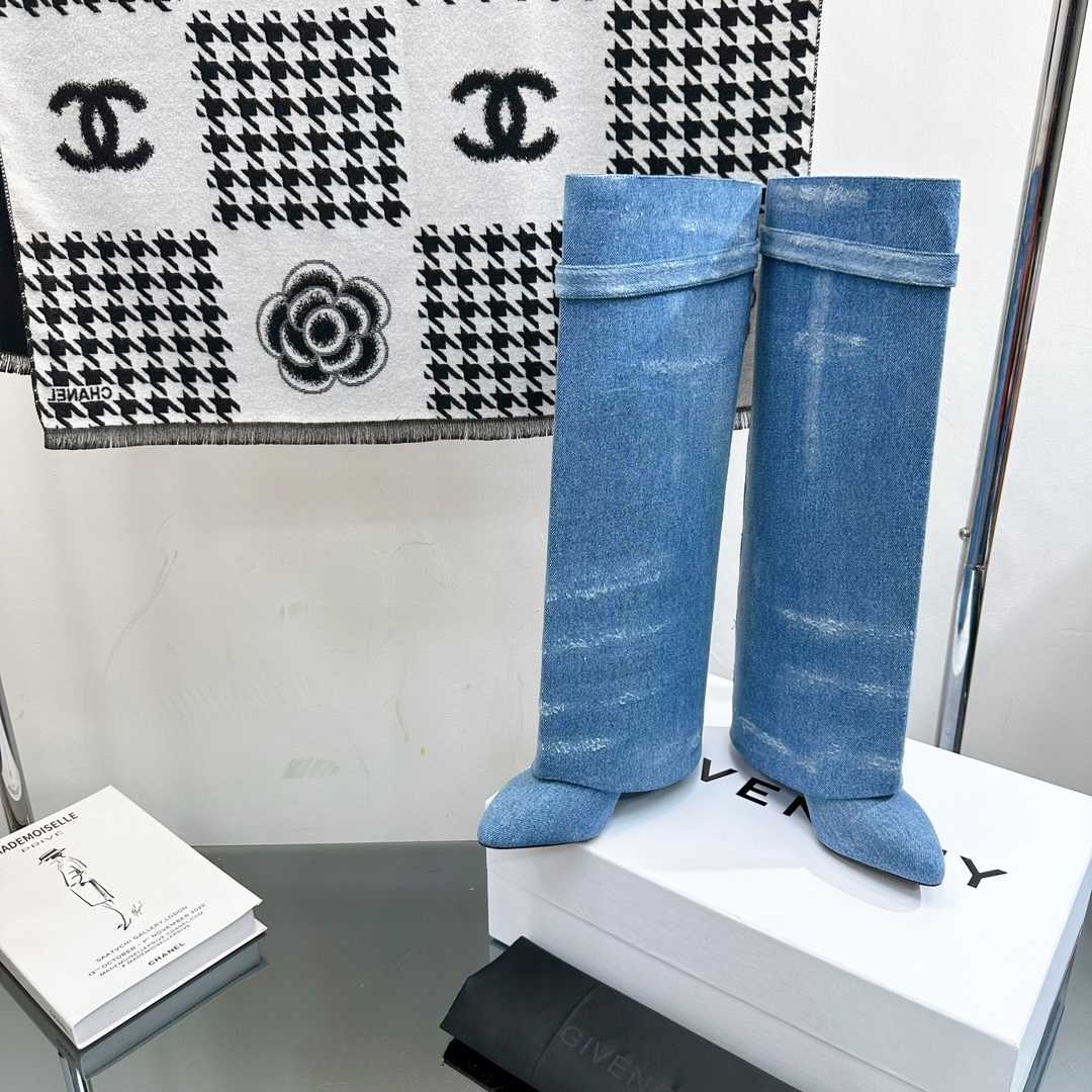 Givenchy Shark Lock Boots In Washed Denim - 
