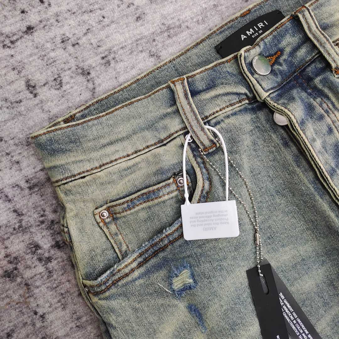 Amiri Slim Fit Jeans    678 - 