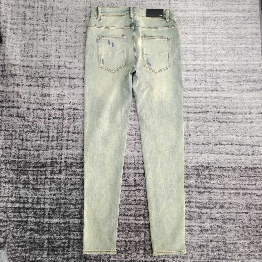Amiri Slim Fit Jeans    678 - 