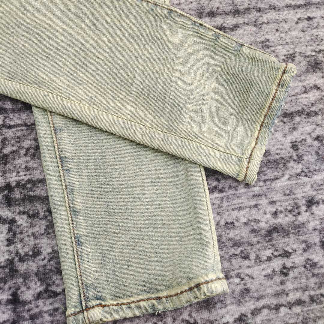 Amiri Slim Fit Jeans    678 - 