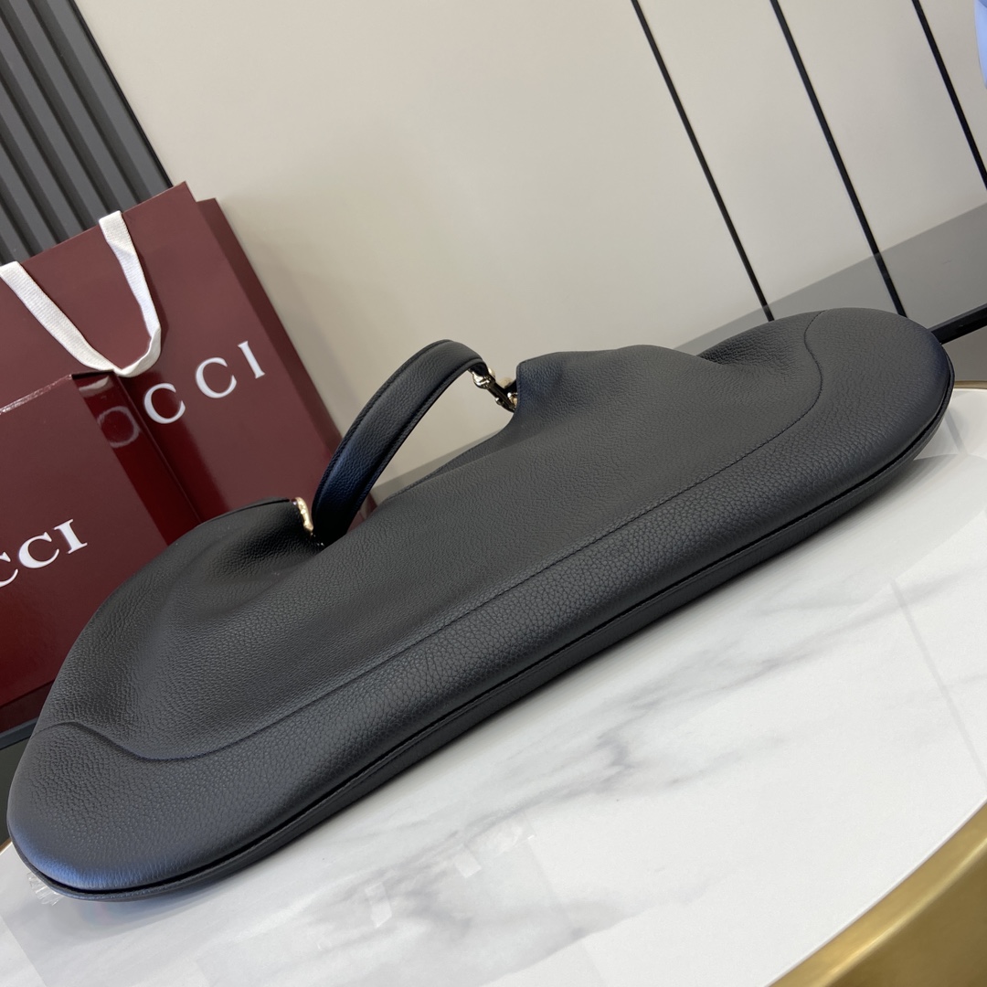 Gucci B Medium Shoulder Bag - 