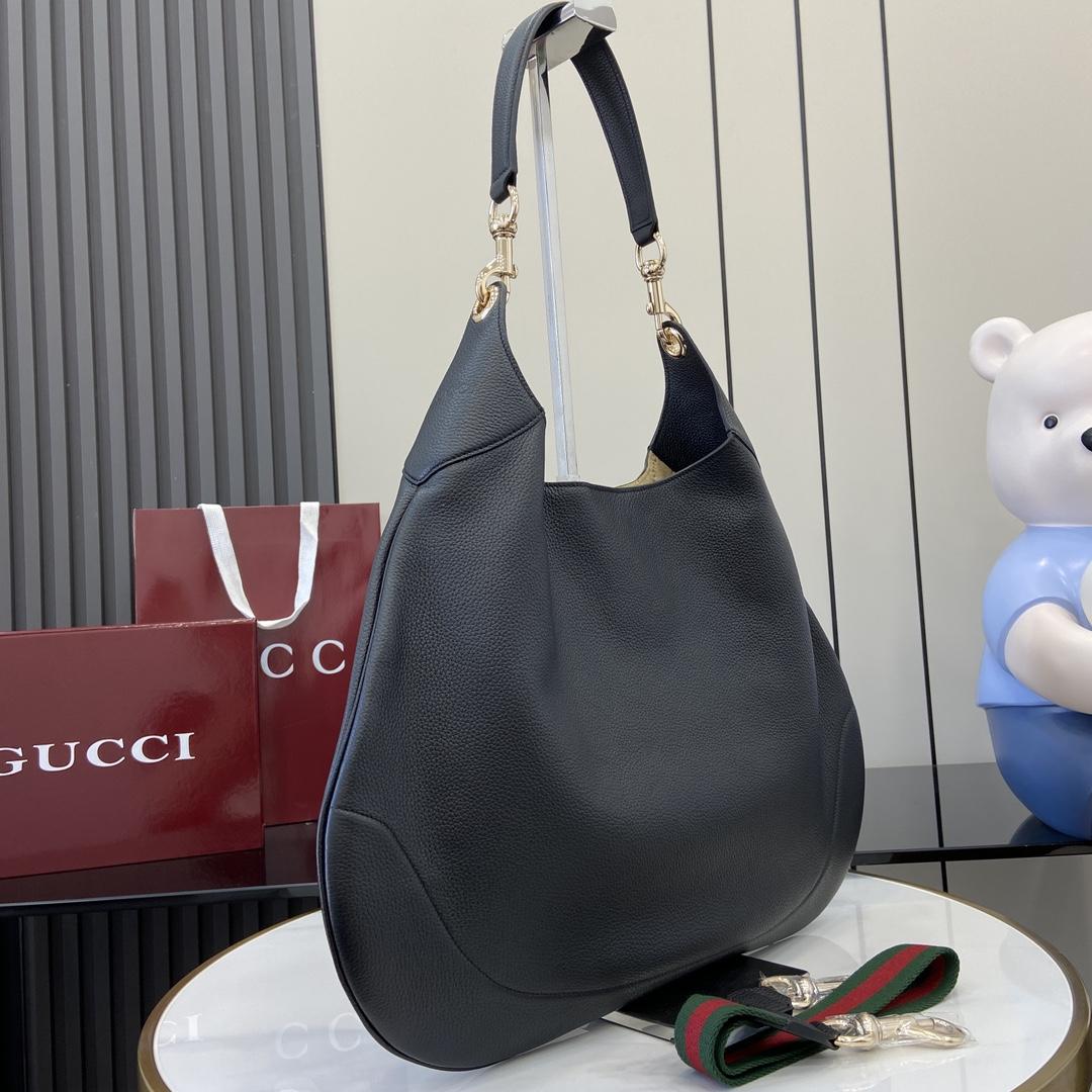 Gucci B Medium Shoulder Bag - 