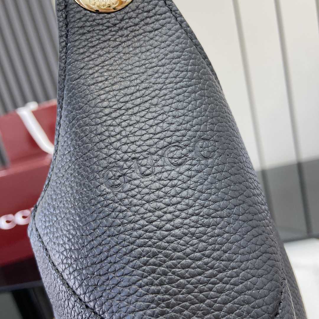 Gucci B Medium Shoulder Bag - 
