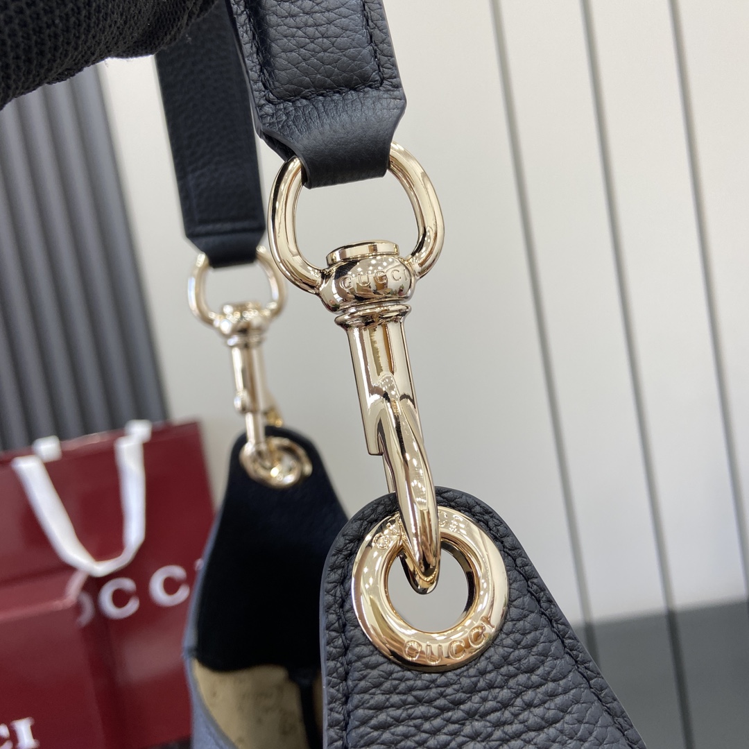 Gucci B Medium Shoulder Bag - 