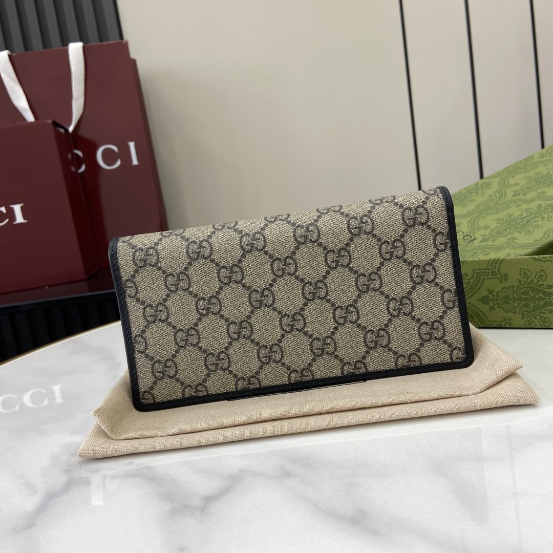 Gucci GG Emblem Continental Wallet   - 