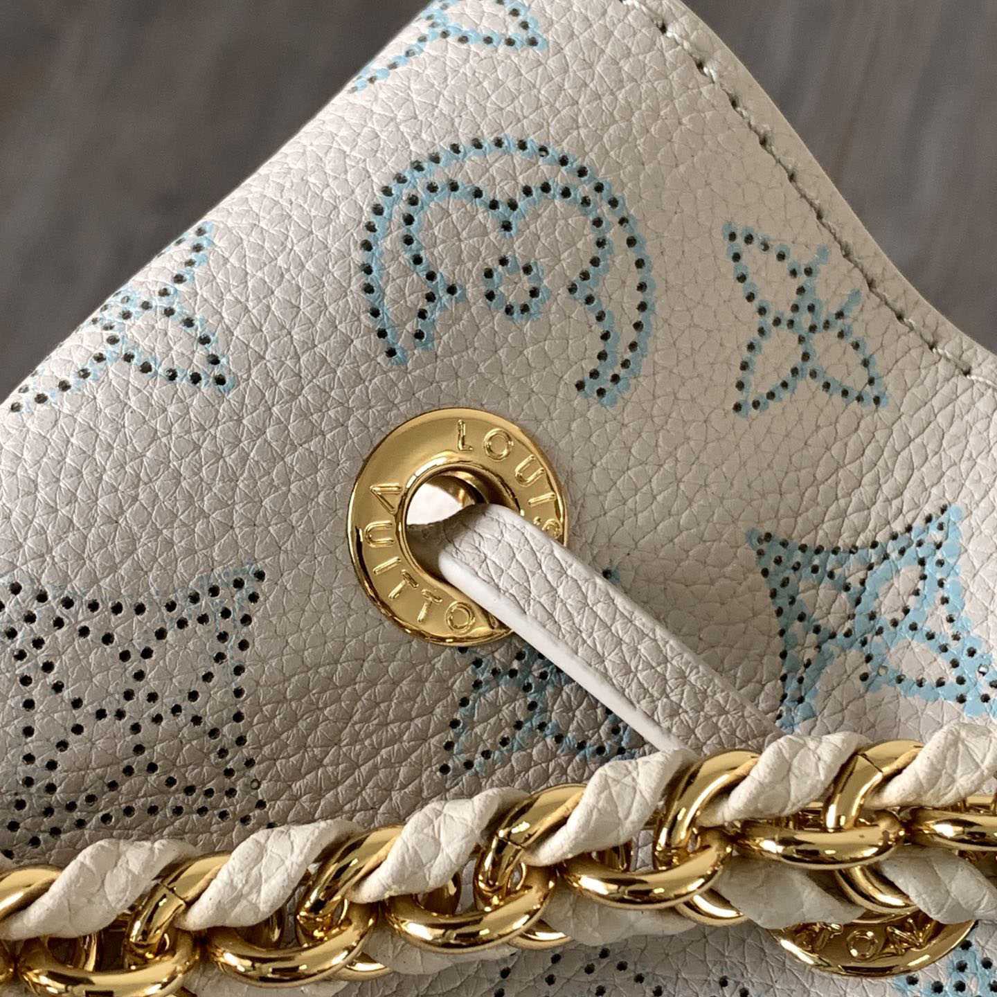 Louis Vuitton Bella Tote  M12127 - 