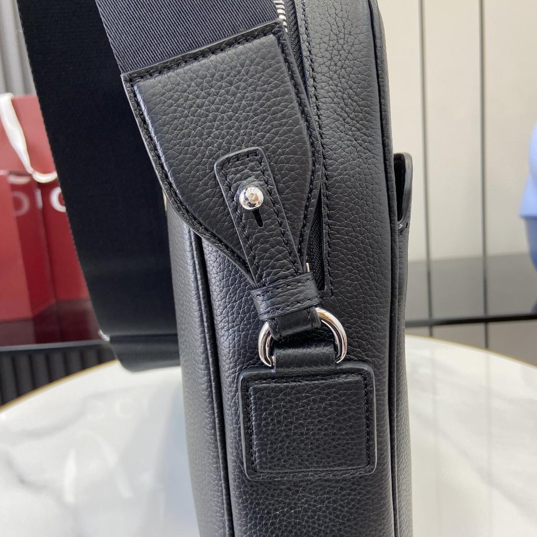 Gucci Medium Briefcase With Web - 