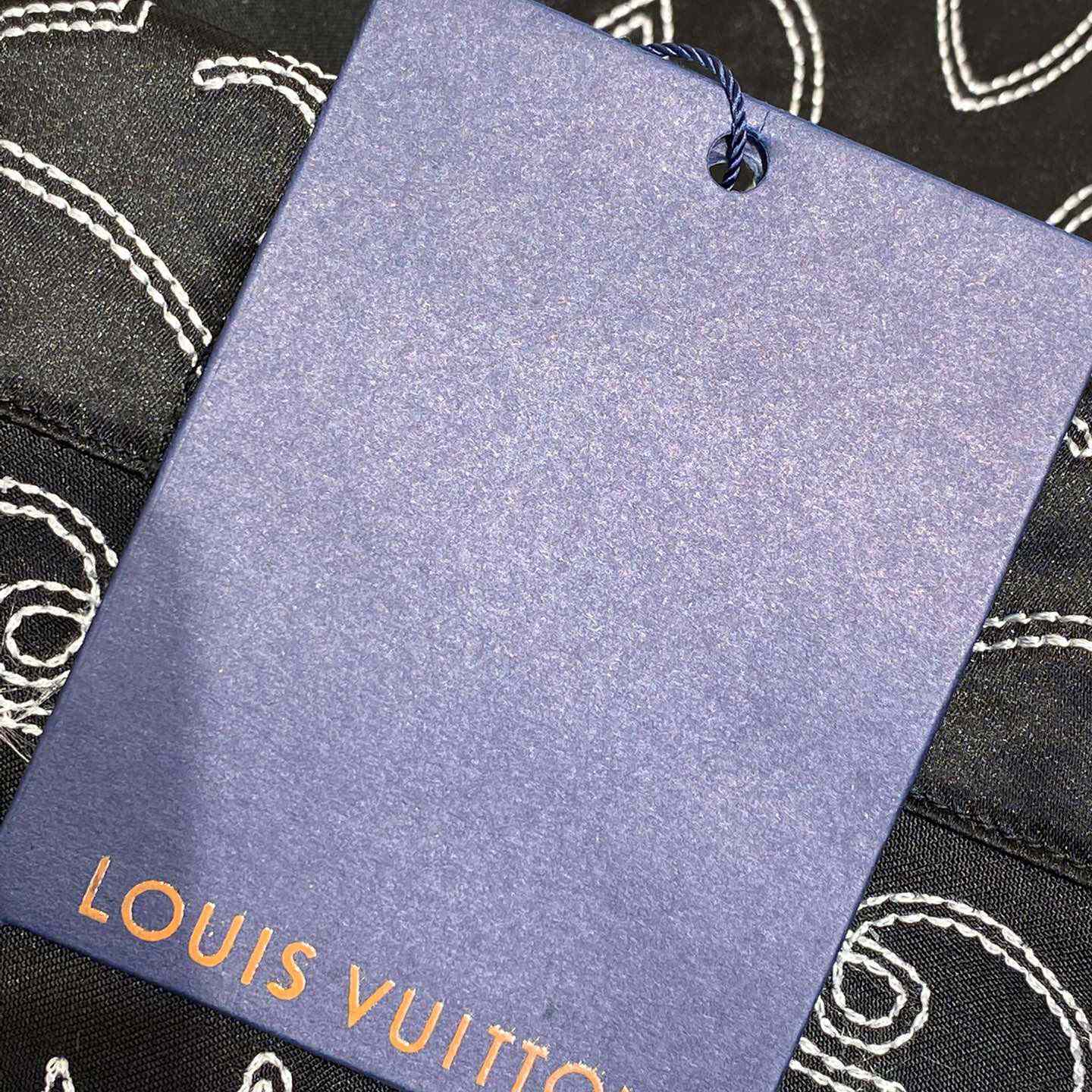 Louis Vuitton Printed Short-Sleeved Silk Shirt   1AFWS9 - DesignerGu