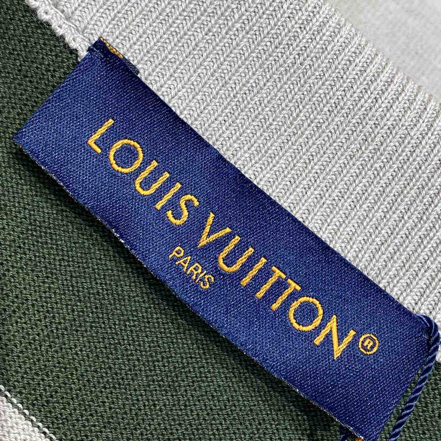 Louis Vuitton Intarsia Short-Sleeved V-Neck Top  1AHC44 - 