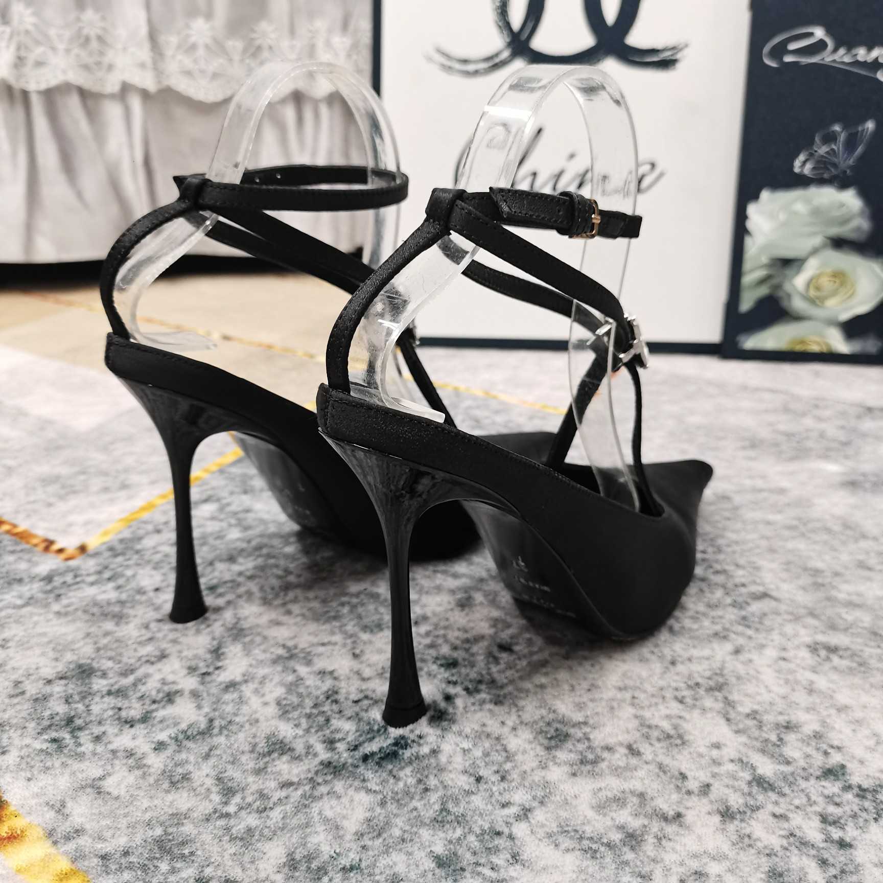 Saint Laurent Harlow Pumps In Satin Crepe And Crystals - 
