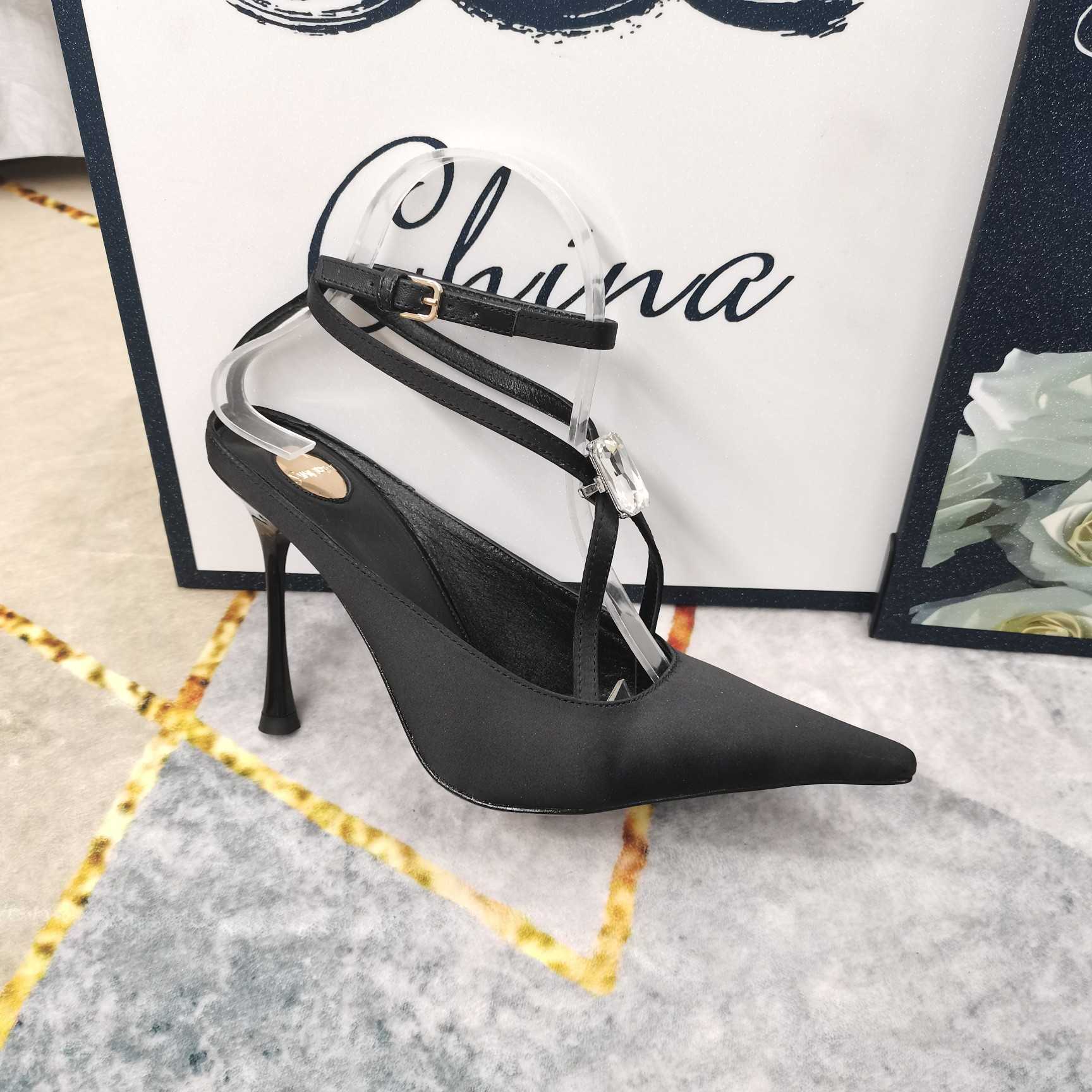 Saint Laurent Harlow Pumps In Satin Crepe And Crystals - 