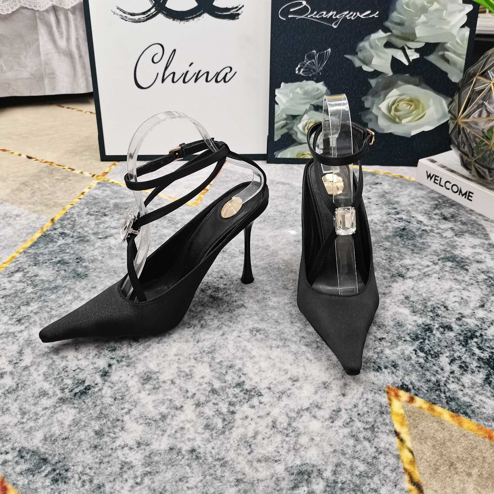 Saint Laurent Harlow Pumps In Satin Crepe And Crystals - 