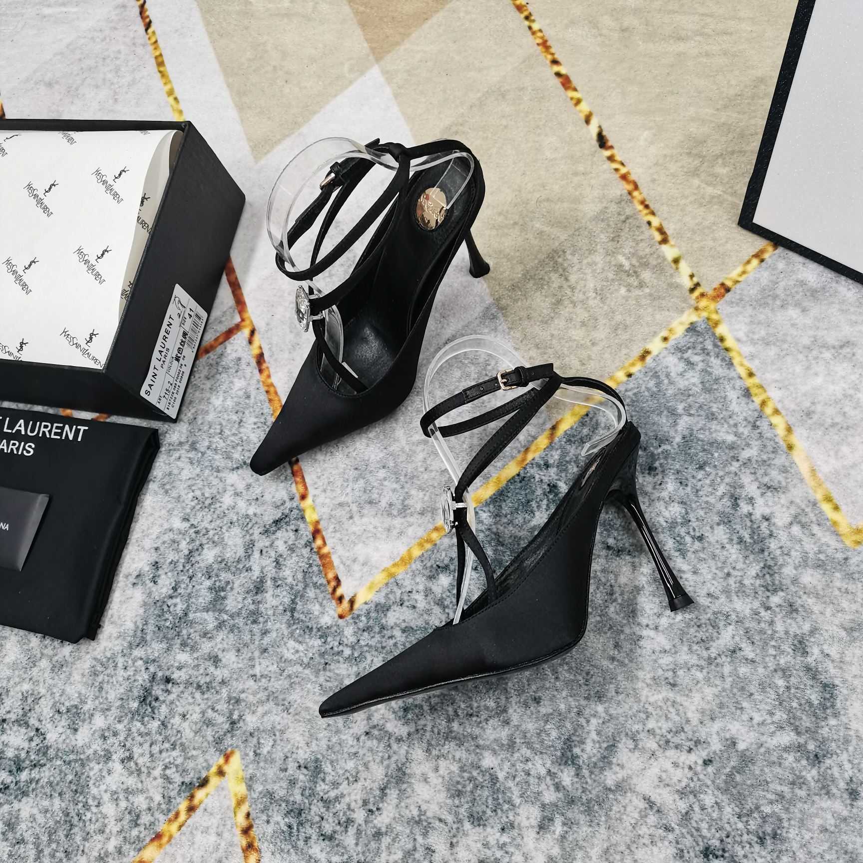 Saint Laurent Harlow Pumps In Satin Crepe And Crystals - 