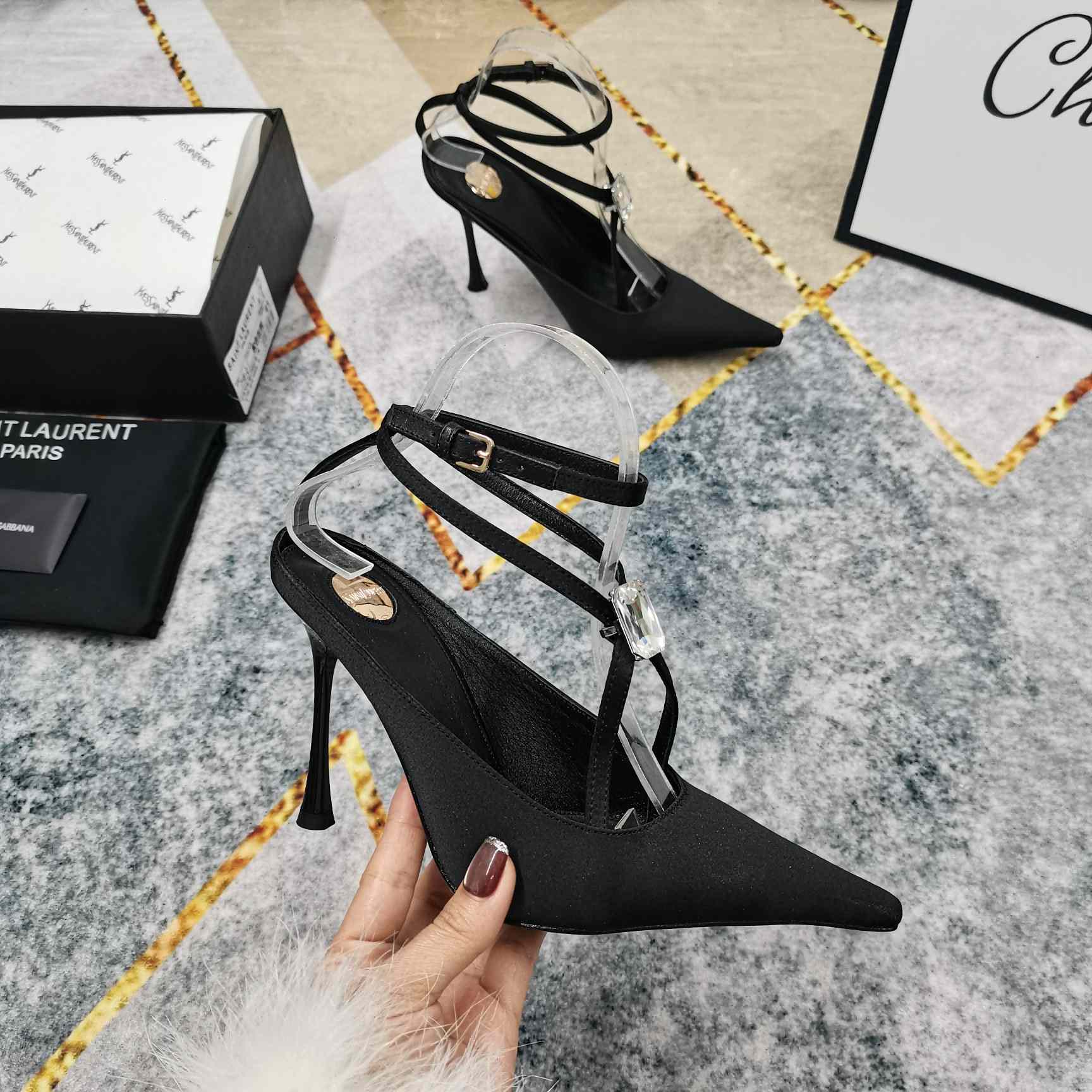 Saint Laurent Harlow Pumps In Satin Crepe And Crystals - 
