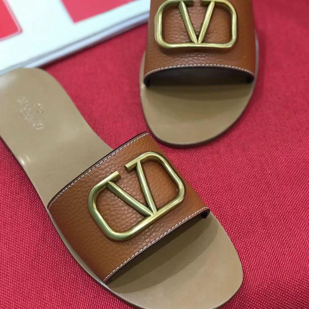 Valenti VLogo Signature Slide Sandal In Grainy Cowhide With  Accessory - 