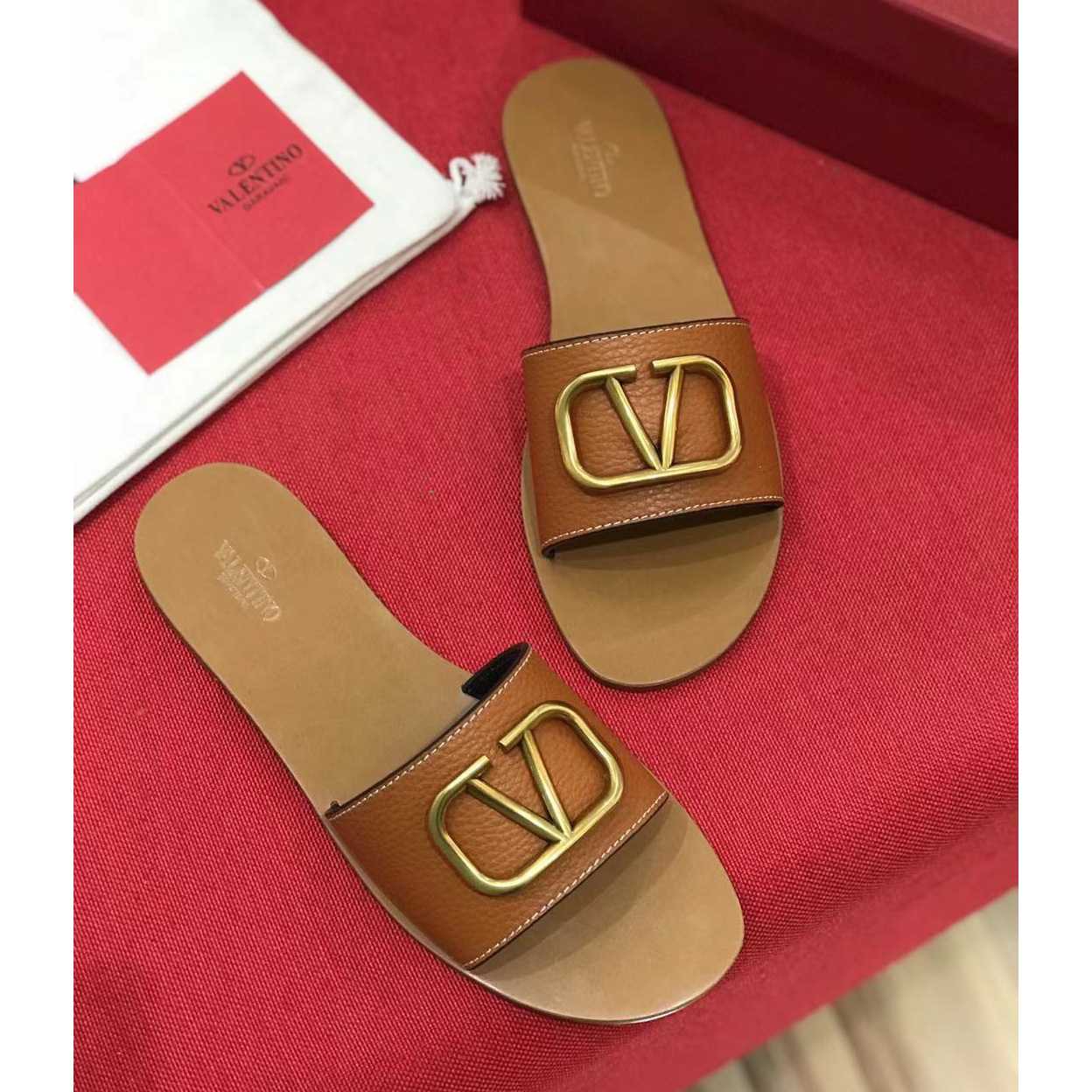 Valenti VLogo Signature Slide Sandal In Grainy Cowhide With  Accessory - 