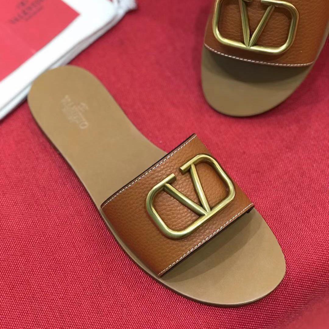 Valenti VLogo Signature Slide Sandal In Grainy Cowhide With  Accessory - 