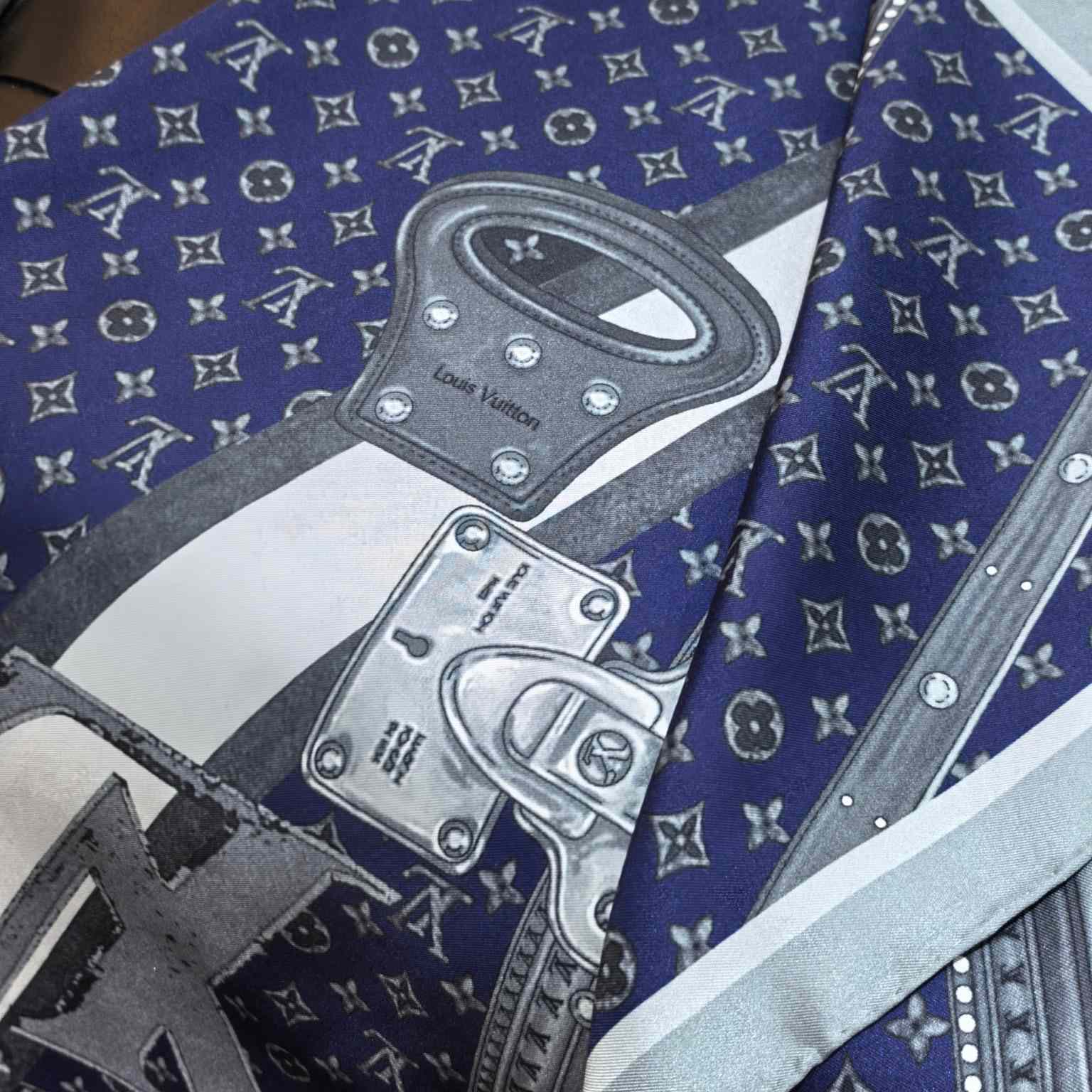 Louis Vuitton Time Trunk Square 90   - DesignerGu
