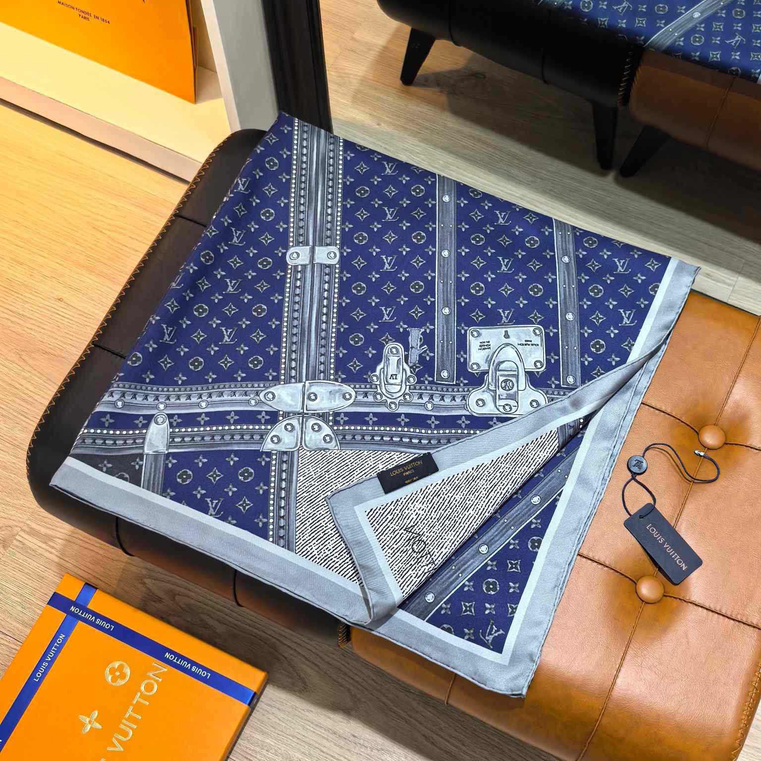 Louis Vuitton Time Trunk Square 90   - DesignerGu