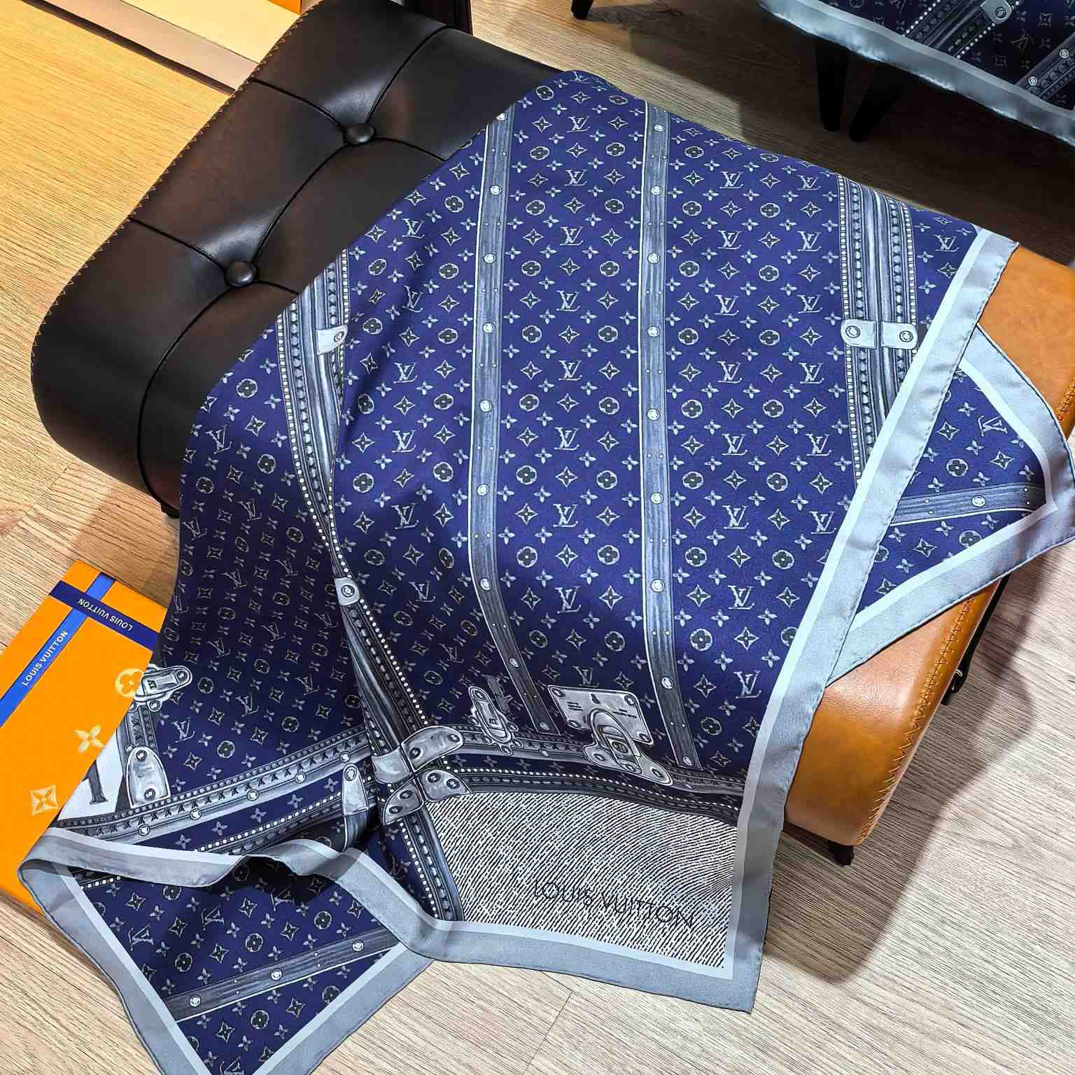Louis Vuitton Time Trunk Square 90   - DesignerGu