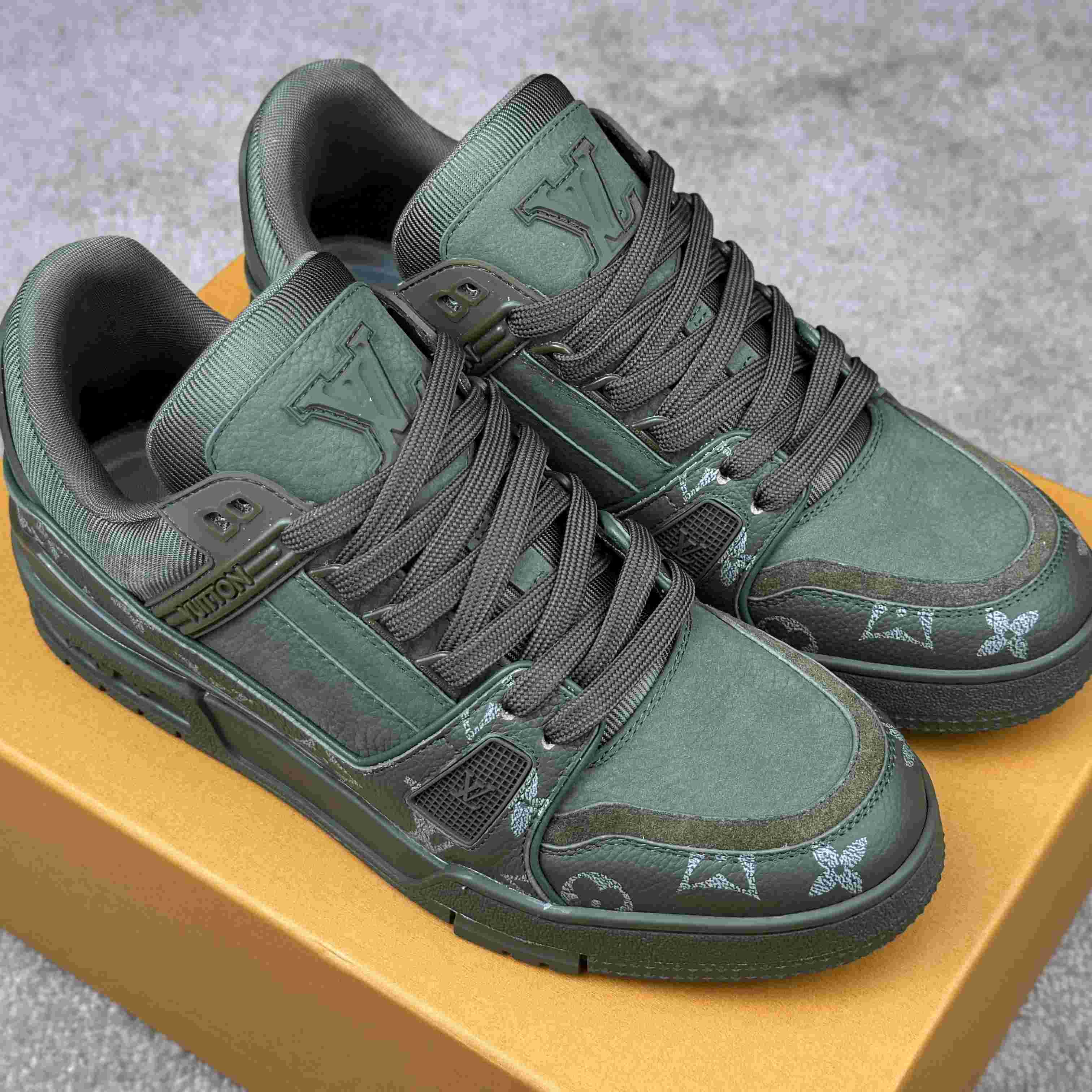 Louis Vuitton LV Trainer Sneaker       1AH995 - 