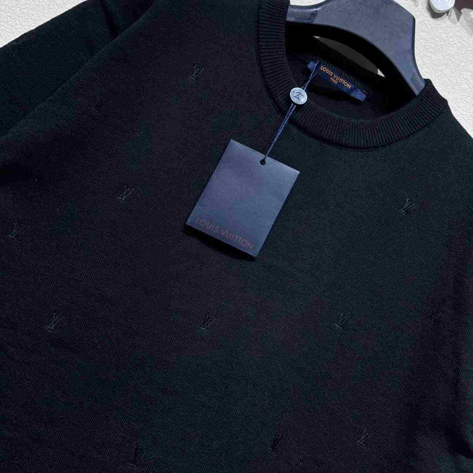Louis Vuitton LV Blason Embroidered Short-Sleeved Crewneck   1AHVPR - DesignerGu