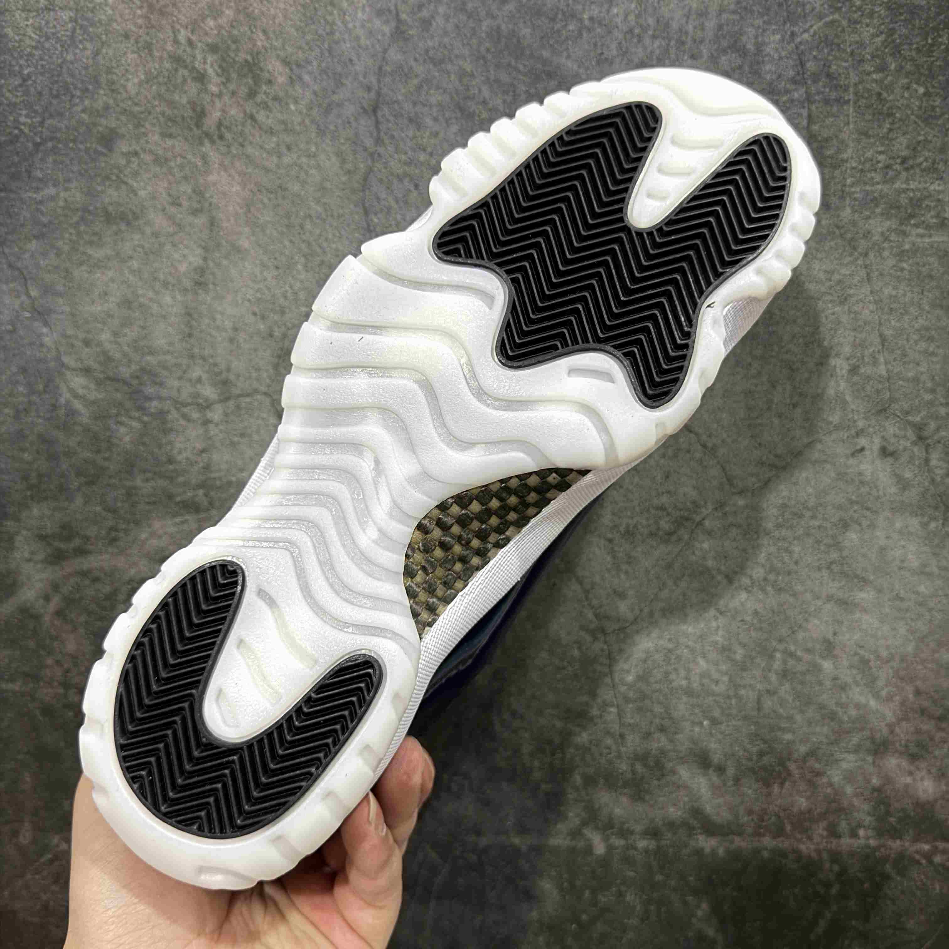 Air Jordan 11 “Rare Air”   IH0296-400 - 