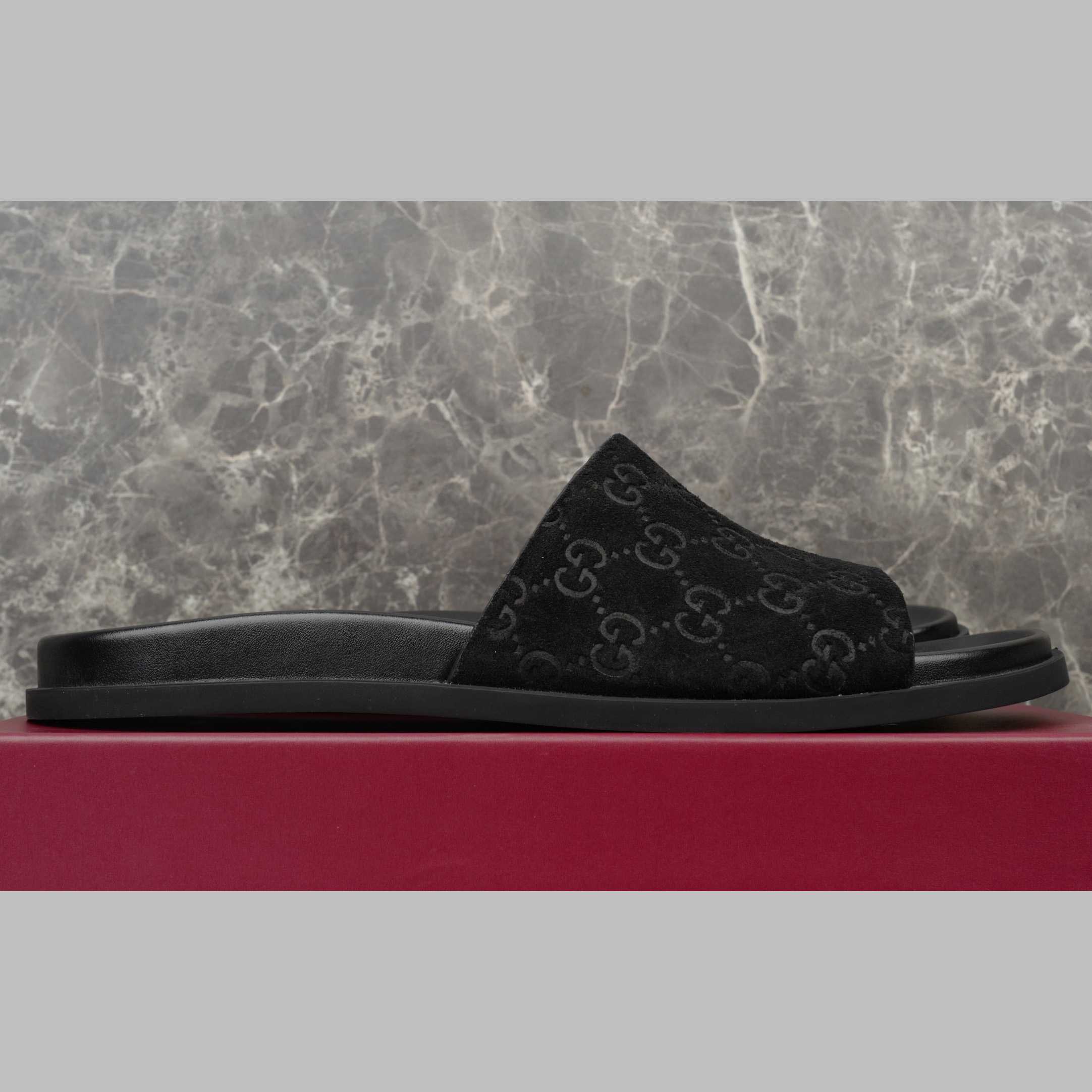 Gucci Men's Slide Sandal - 