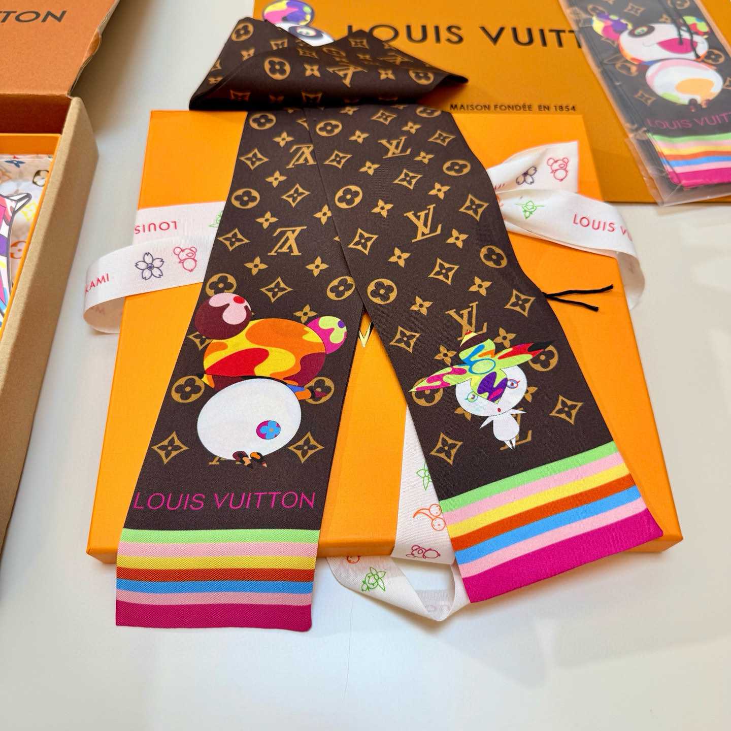 Louis Vuitton LV x TM Superflat Character Bandeau   M96083 - DesignerGu