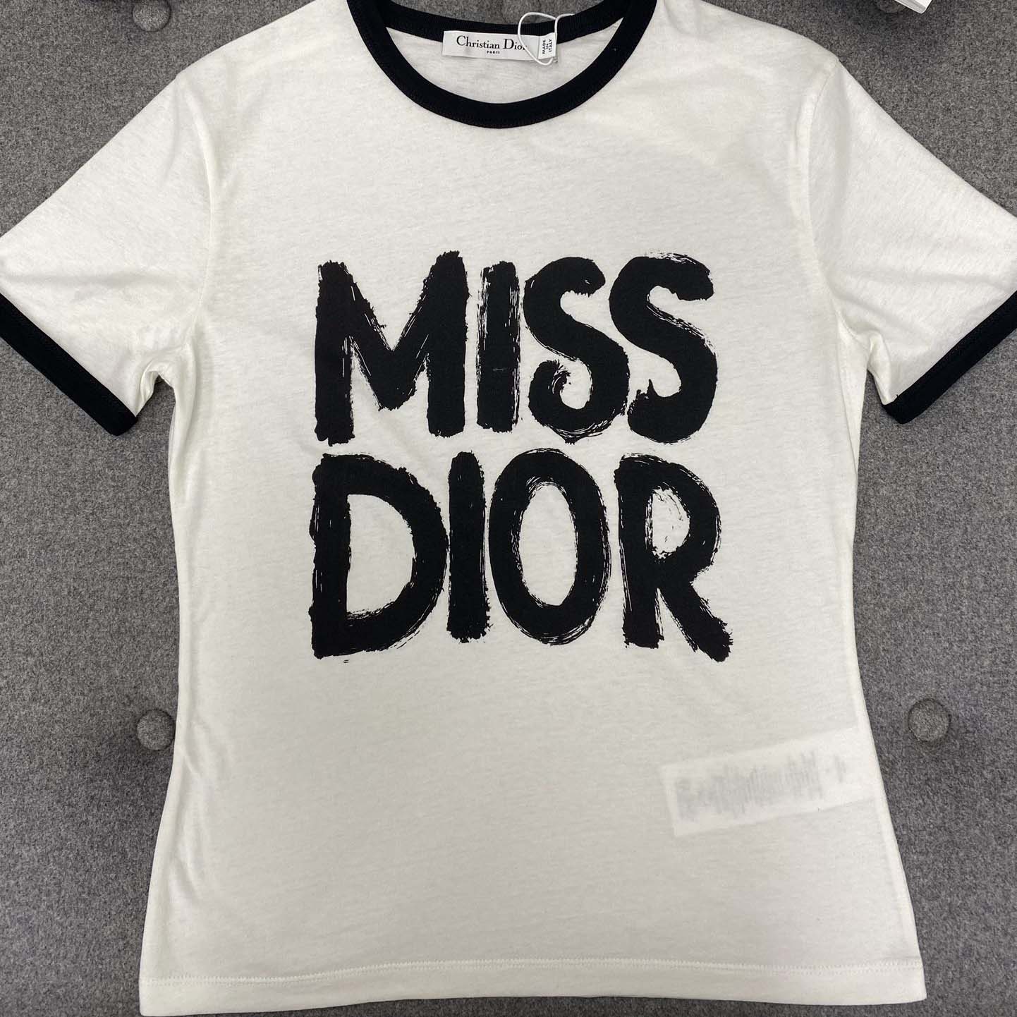 Dior T-Shirt White Cotton and Linen Jersey with Red Miss Dior Graffiti Motif - DesignerGu