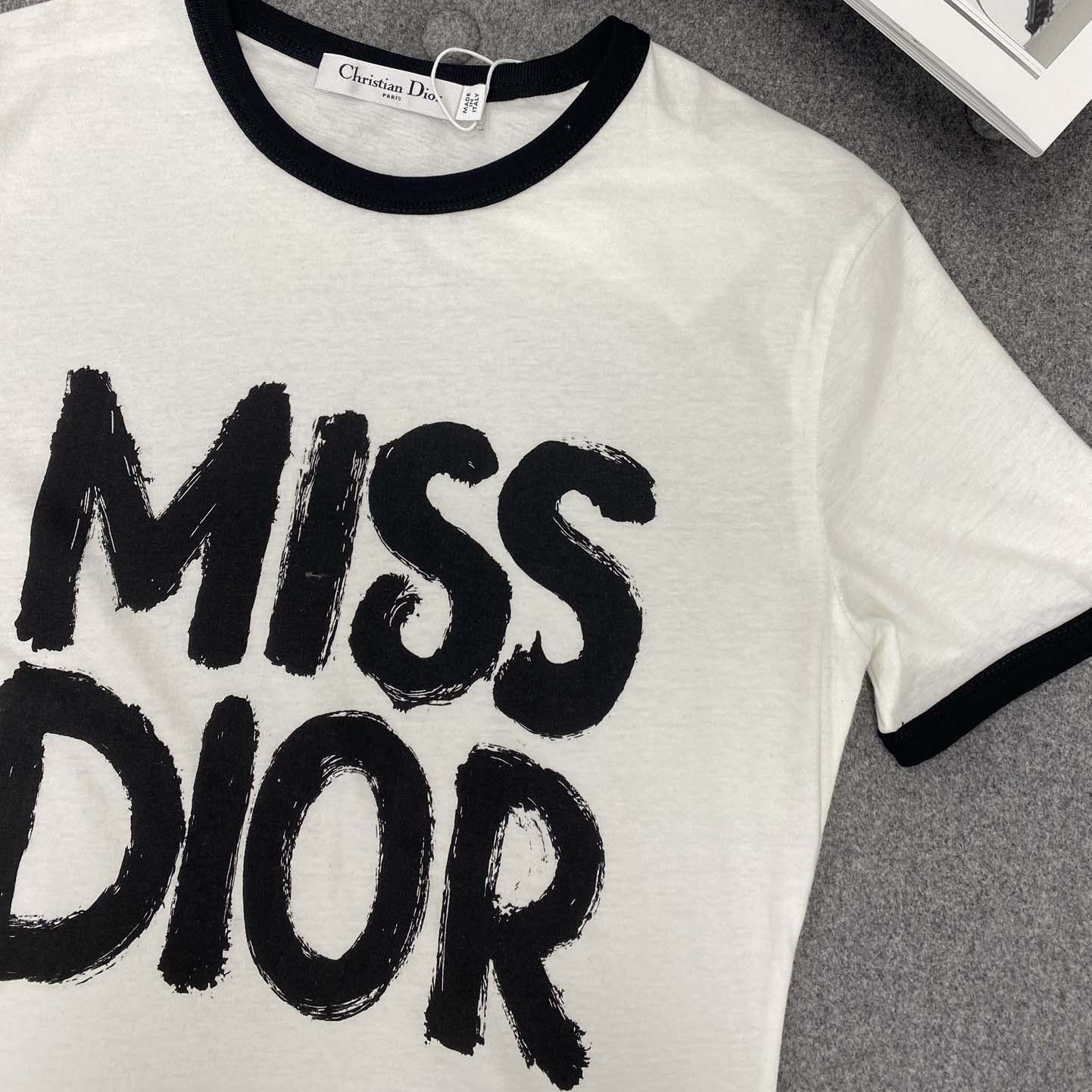 Dior T-Shirt White Cotton and Linen Jersey with Red Miss Dior Graffiti Motif - DesignerGu