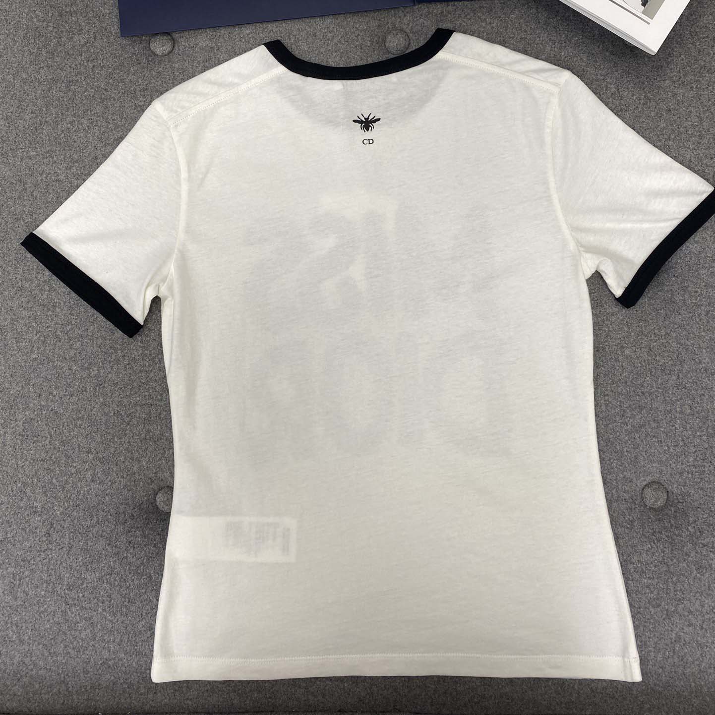 Dior T-Shirt White Cotton and Linen Jersey with Red Miss Dior Graffiti Motif - DesignerGu