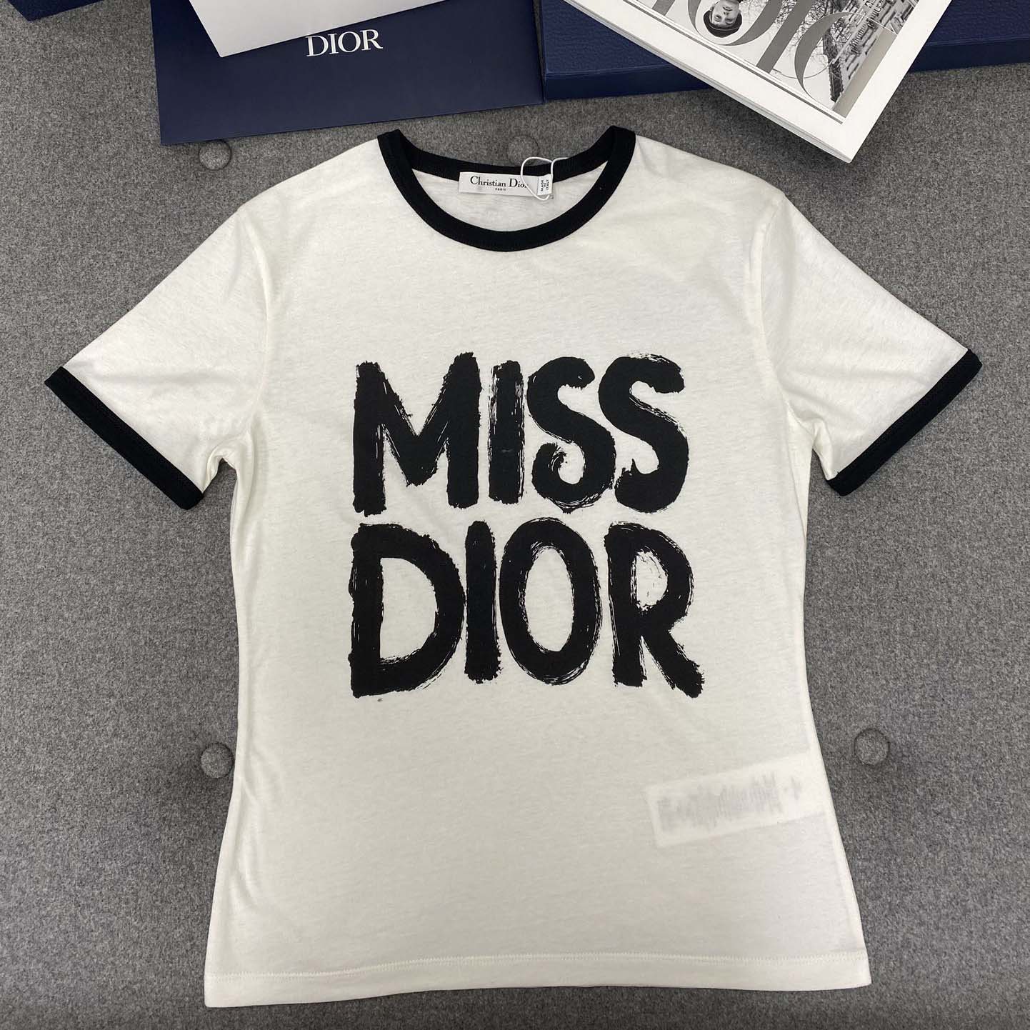 Dior T-Shirt White Cotton and Linen Jersey with Red Miss Dior Graffiti Motif - DesignerGu