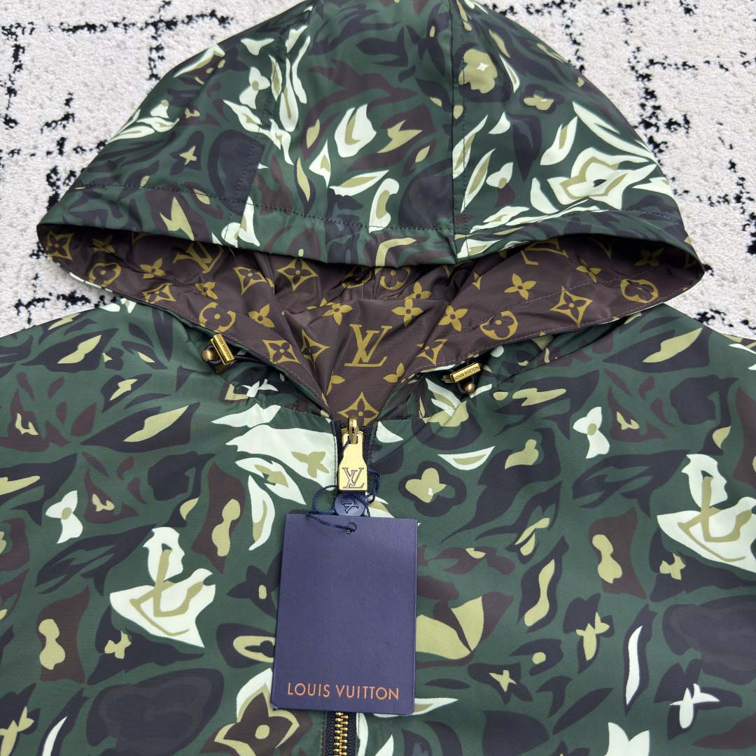 Louis Vuitton Jaqueta Windbreaker Reversível com Monogram - DesignerGu
