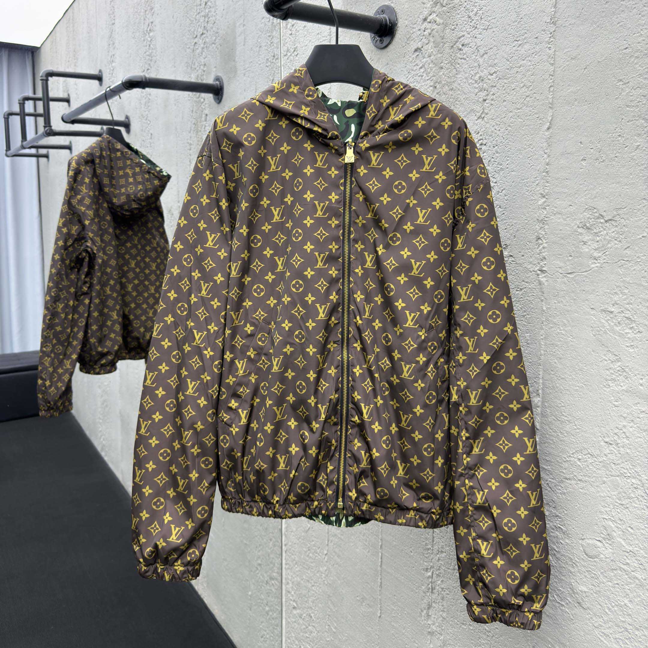 Louis Vuitton Jaqueta Windbreaker Reversível com Monogram - DesignerGu