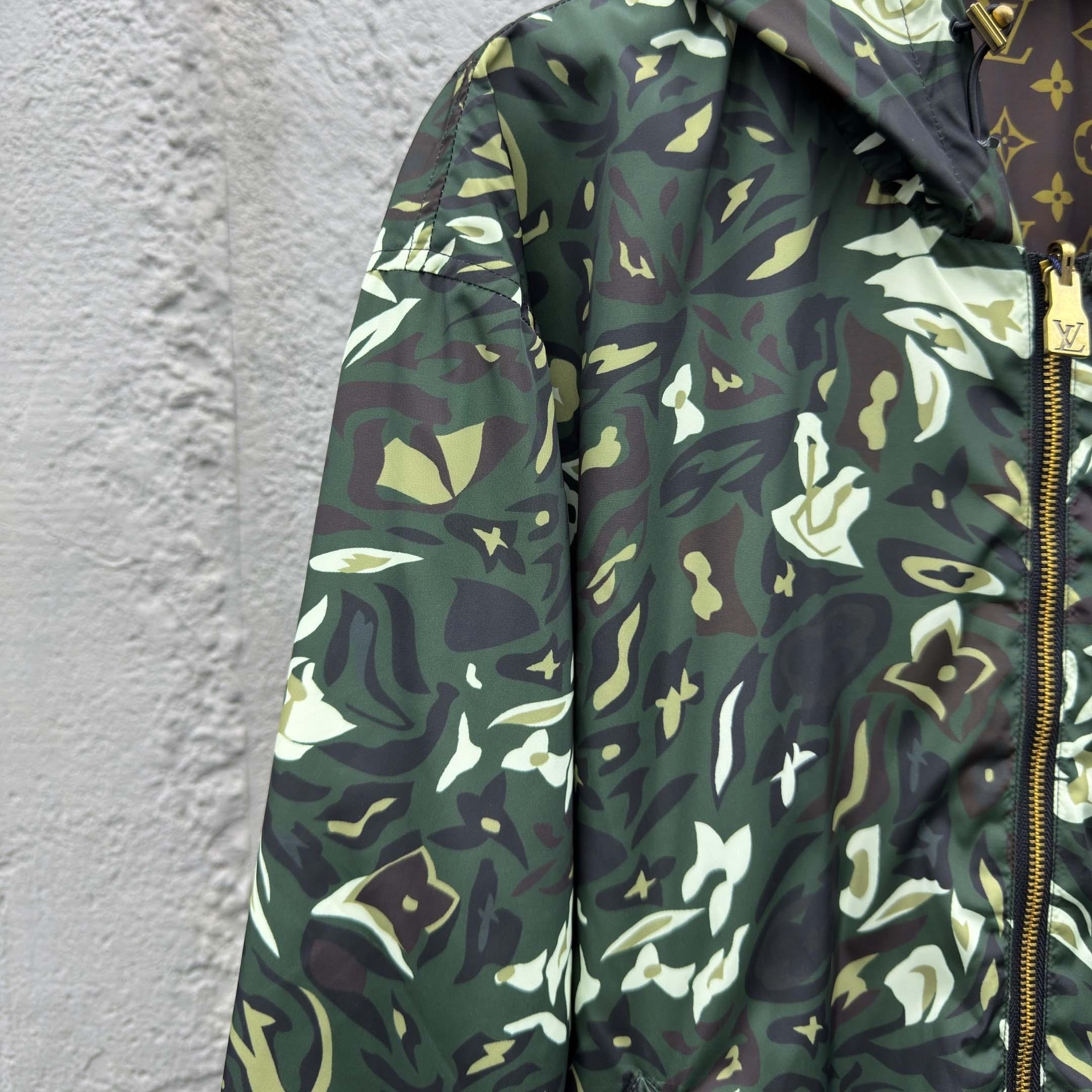 Louis Vuitton Jaqueta Windbreaker Reversível com Monogram - DesignerGu