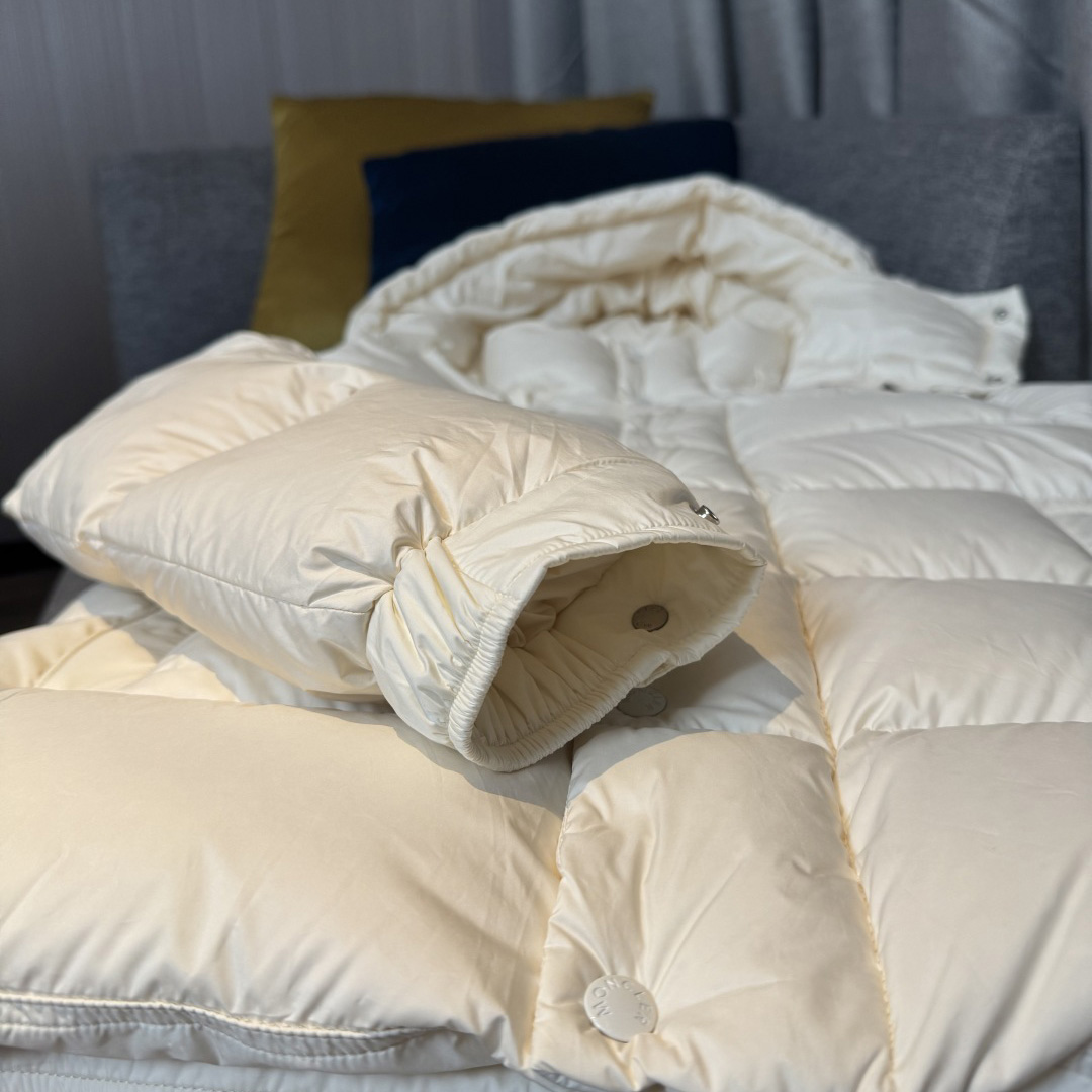 Moncler Maya 70 Hooded Short Down Jacket - DesignerGu