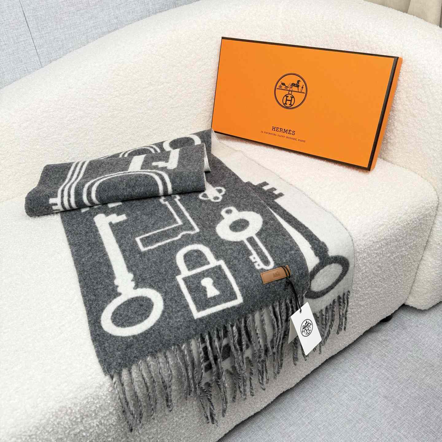 Hermes Casaque Porte-Clefs Scarf Hermes Casaque Porte-Clefs Scarf - DesignerGu