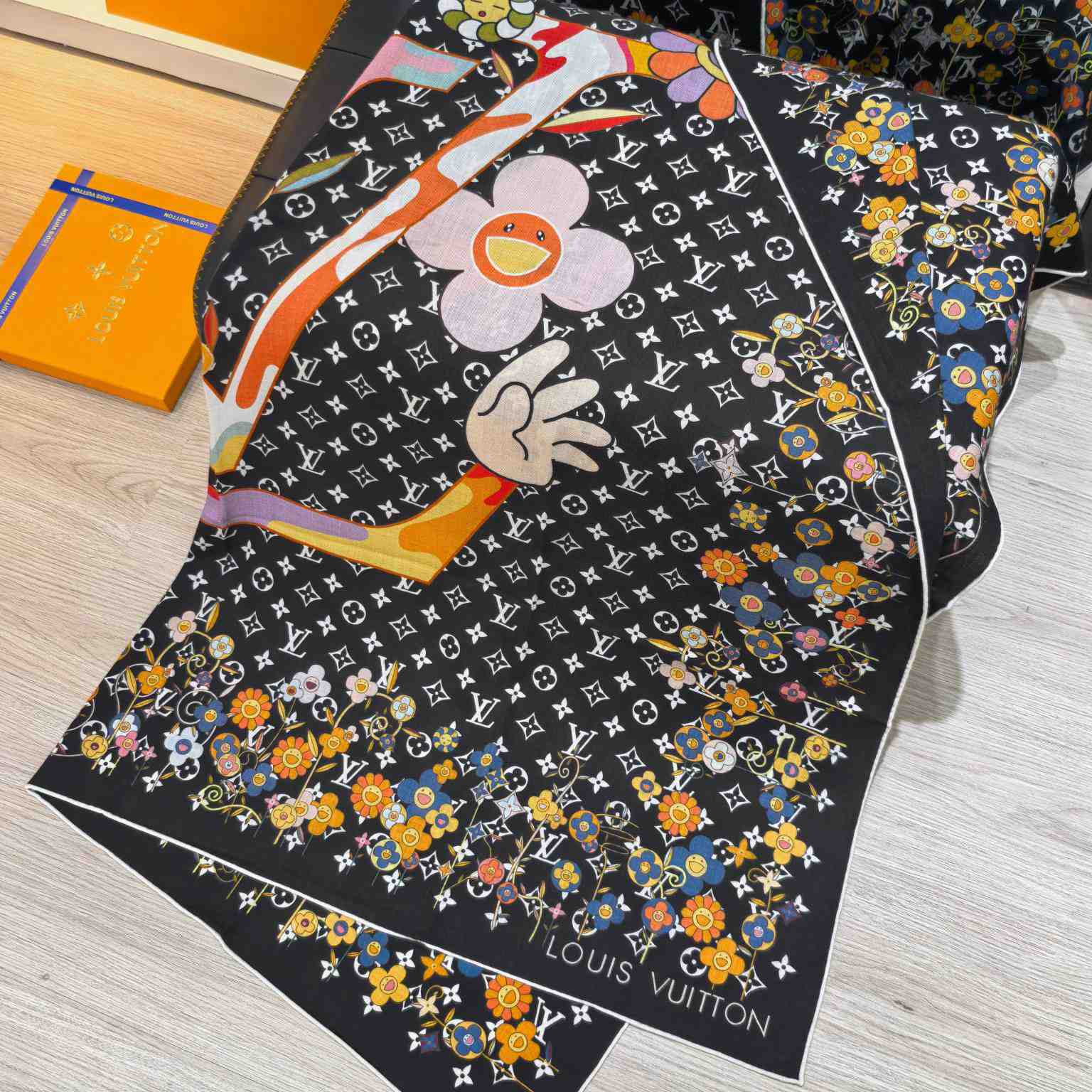 Louis Vuitton LV x TM Monogram Superflat Shawl    - DesignerGu