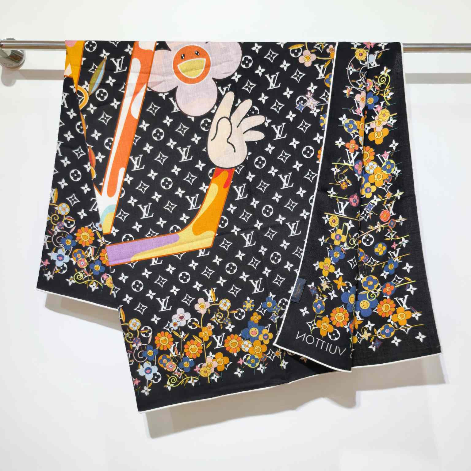 Louis Vuitton LV x TM Monogram Superflat Shawl    - DesignerGu