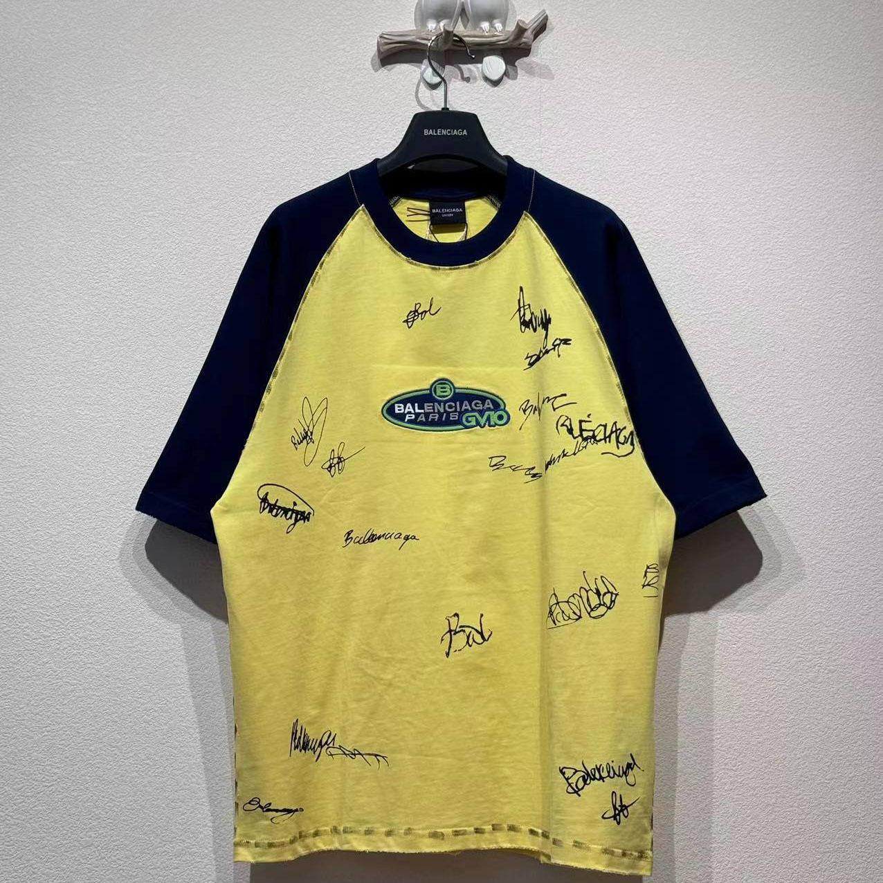 Balenciaga Banana Raglan Oversized T-Shirt  Balenciaga Banana Raglan Oversized T-Shirt  - DesignerGu