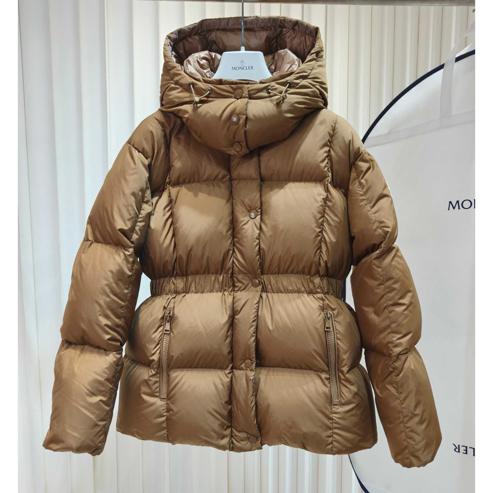 Moncler Agneux Square-Quilted Hooded Short Down Jacket Moncler Agneux Square-Quilted Hooded Short Down Jacket - DesignerGu