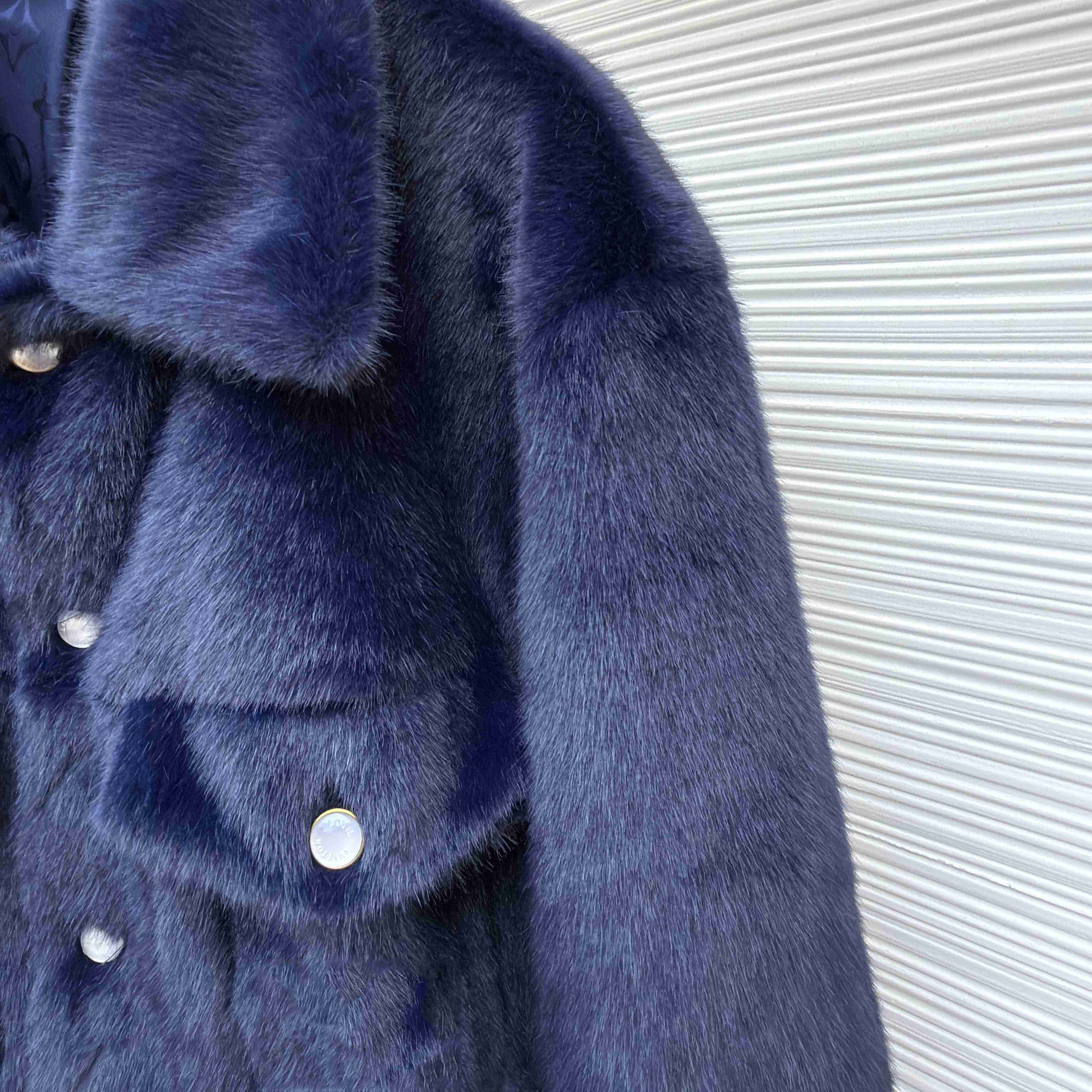 Louis Vuitton Mink Denim Trucker Jacket   1AILX0 - DesignerGu