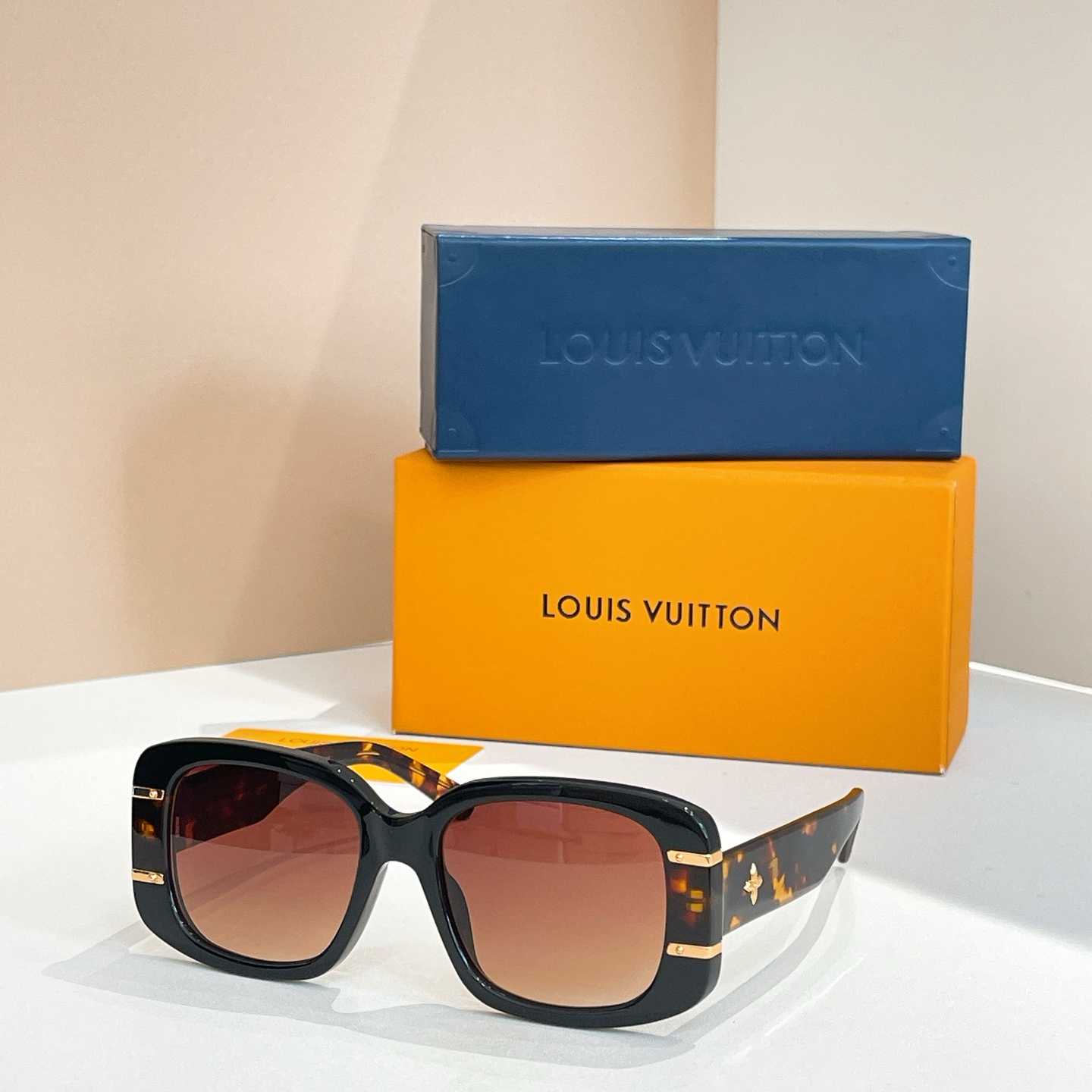 Louis Vuitton LV Estate Butterfly Sunglasses   Z2968W - DesignerGu