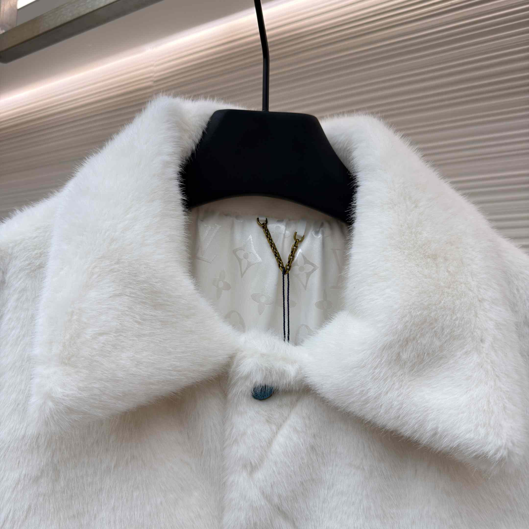 Louis Vuitton Mink Trucker Jacket   1AFXB6 - DesignerGu