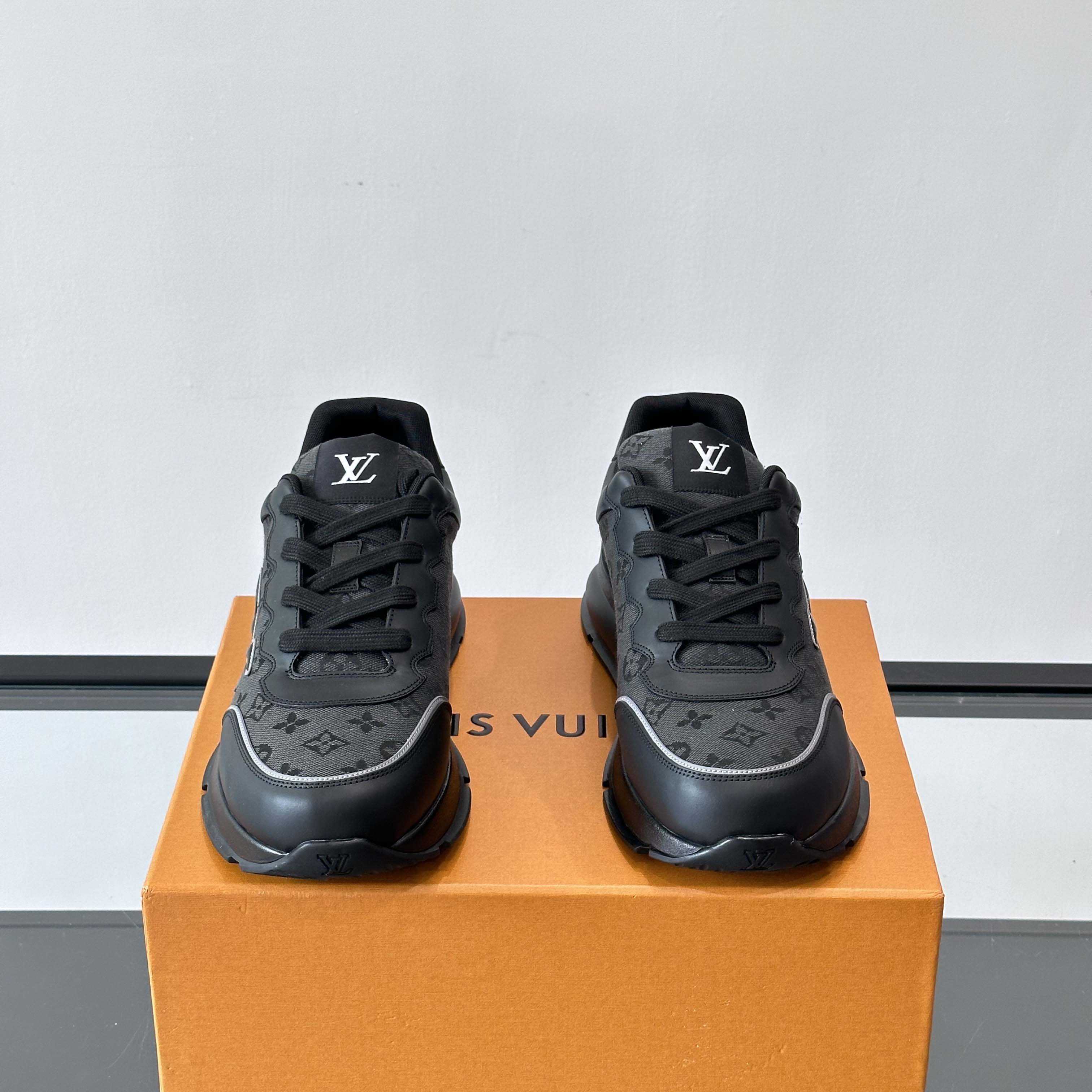 Louis Vuitton LV Classic Sneaker - DesignerGu