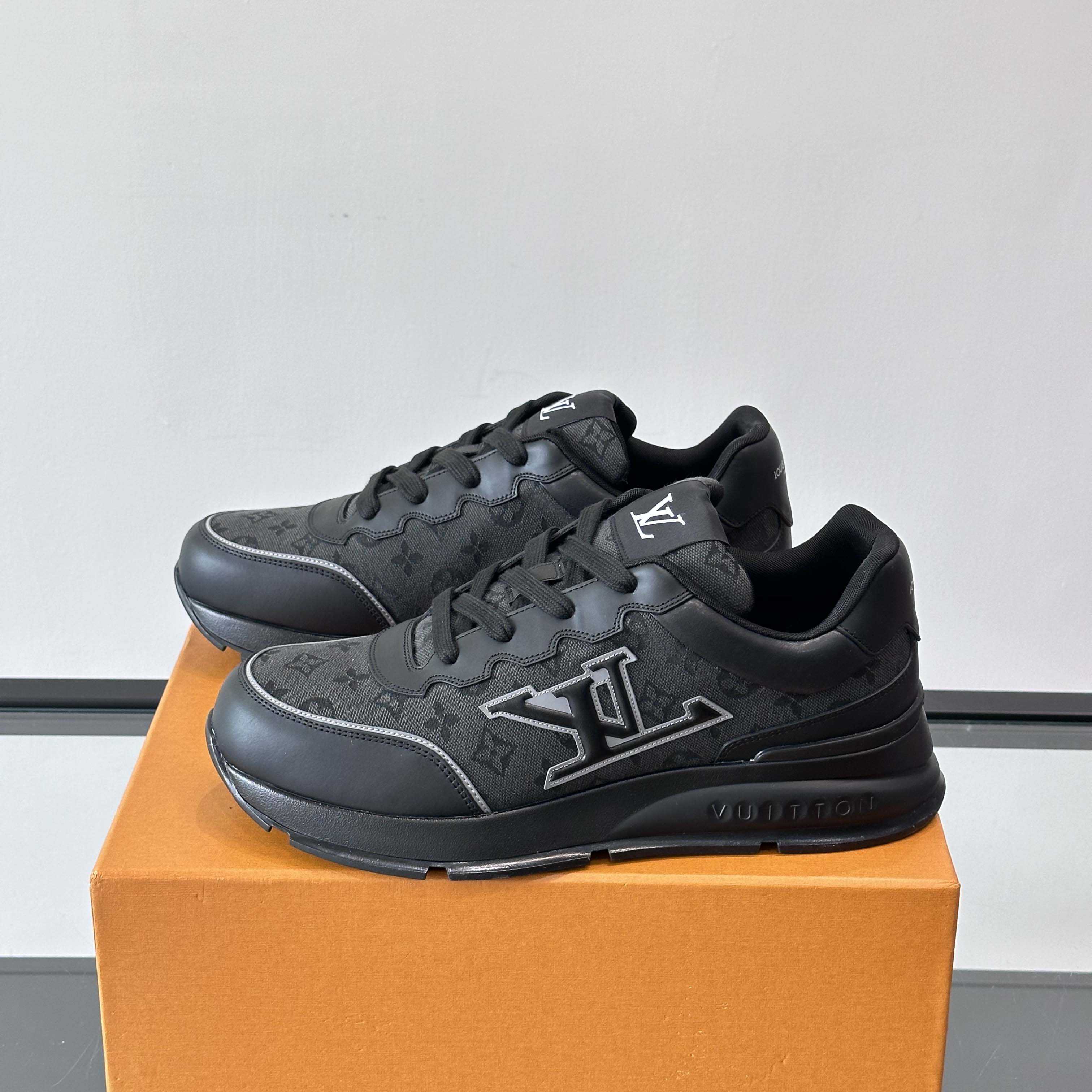 Louis Vuitton LV Classic Sneaker - DesignerGu