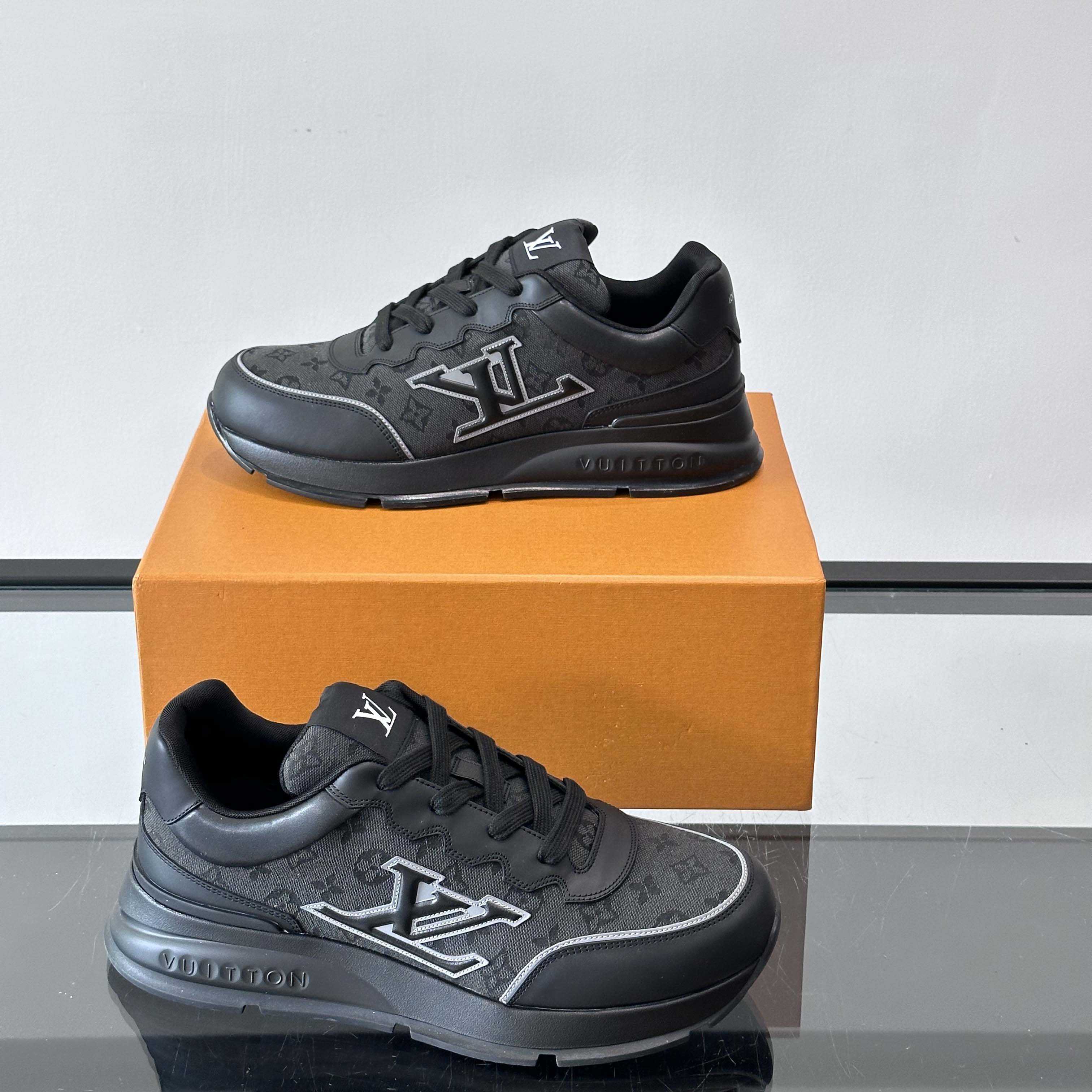 Louis Vuitton LV Classic Sneaker - DesignerGu